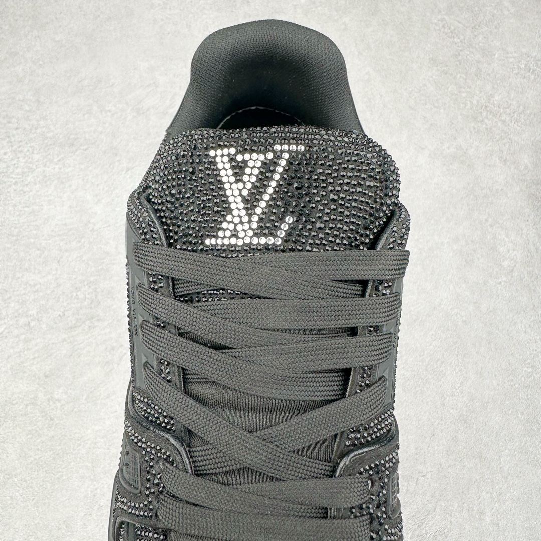 图片[5]-＃K纯原 Louis Vuitton Trainer lv时装走秀运动鞋 市场所有版本中综合最强的货品 GD实力大厂出品 全网最全配色更新最快 最成熟的做工稳定的品控 完美鞋型超高的清洁度 零毛边线头瑕疵 全套原楦原纸版原鞋开模 全网最具灵魂的版型 正确原装黄色鞋盒 正确中底印花 鞋面印花3D高频深度立体 全鞋电脑针车 紧密相连 针距密度一致 环保乳胶注塑鞋垫 厚度脚感还原原版 皮面裁剪部位 统一油边封口工艺 原装橡胶大底含胶量大底组合零偏差 专柜全套包装 防尘袋 说明书 质保卡 男女鞋 尺码：35 36 37 38 39 40 41 42 43 44 45-选品中心