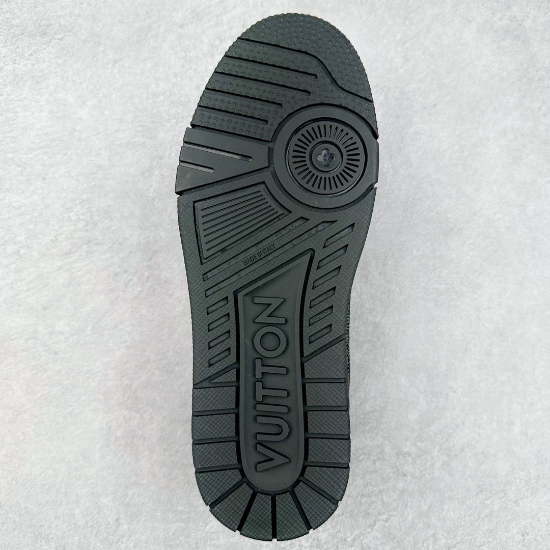 图片[9]-＃K纯原 Louis Vuitton Trainer lv时装走秀运动鞋 市场所有版本中综合最强的货品 GD实力大厂出品 全网最全配色更新最快 最成熟的做工稳定的品控 完美鞋型超高的清洁度 零毛边线头瑕疵 全套原楦原纸版原鞋开模 全网最具灵魂的版型 正确原装黄色鞋盒 正确中底印花 鞋面印花3D高频深度立体 全鞋电脑针车 紧密相连 针距密度一致 环保乳胶注塑鞋垫 厚度脚感还原原版 皮面裁剪部位 统一油边封口工艺 原装橡胶大底含胶量大底组合零偏差 专柜全套包装 防尘袋 说明书 质保卡 男女鞋 尺码：35 36 37 38 39 40 41 42 43 44 45-选品中心