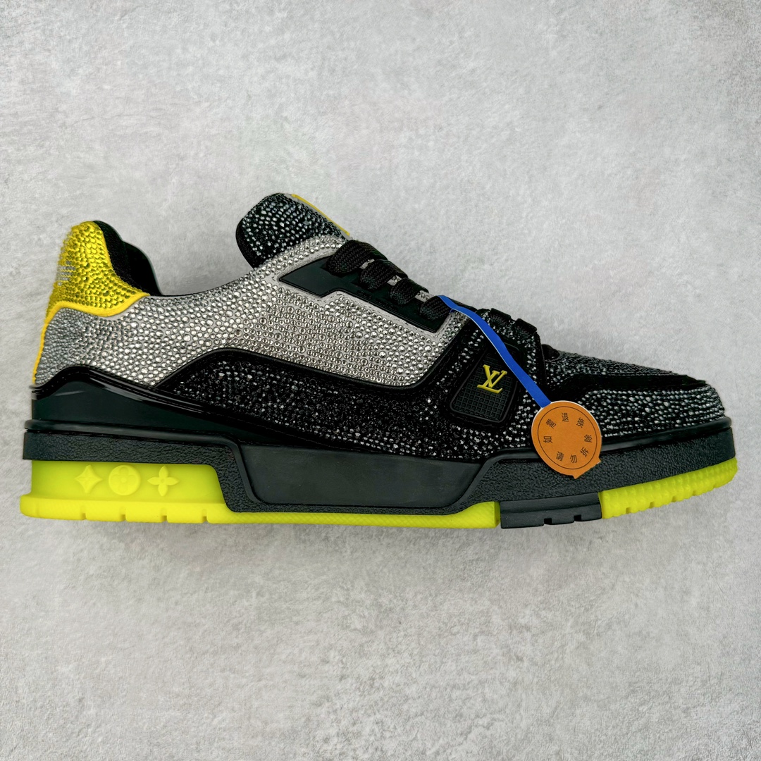 ＃K纯原 Louis Vuitton Trainer lv时装走秀运动鞋 市场所有版本中综合最强的货品 GD实力大厂出品 全网最全配色更新最快 最成熟的做工稳定的品控 完美鞋型超高的清洁度 零毛边线头瑕疵 全套原楦原纸版原鞋开模 全网最具灵魂的版型 正确原装黄色鞋盒 正确中底印花 鞋面印花3D高频深度立体 全鞋电脑针车 紧密相连 针距密度一致 环保乳胶注塑鞋垫 厚度脚感还原原版 皮面裁剪部位 统一油边封口工艺 原装橡胶大底含胶量大底组合零偏差 专柜全套包装 防尘袋 说明书 质保卡 男女鞋 尺码：35 36 37 38 39 40 41 42 43 44 45-选品中心