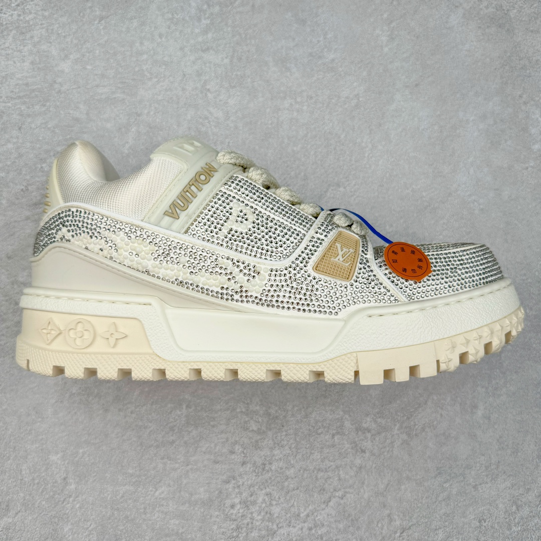 图片[2]-＃K纯原 Louis Vuitton Trainer lv时装走秀运动鞋 市场所有版本中综合最强的货品 GD实力大厂出品 全网最全配色更新最快 最成熟的做工稳定的品控 完美鞋型超高的清洁度 零毛边线头瑕疵 全套原楦原纸版原鞋开模 全网最具灵魂的版型 正确原装黄色鞋盒 正确中底印花 鞋面印花3D高频深度立体 全鞋电脑针车 紧密相连 针距密度一致 环保乳胶注塑鞋垫 厚度脚感还原原版 皮面裁剪部位 统一油边封口工艺 原装橡胶大底含胶量大底组合零偏差 专柜全套包装 防尘袋 说明书 质保卡 男女鞋 尺码：35 36 37 38 39 40 41 42 43 44 45-选品中心