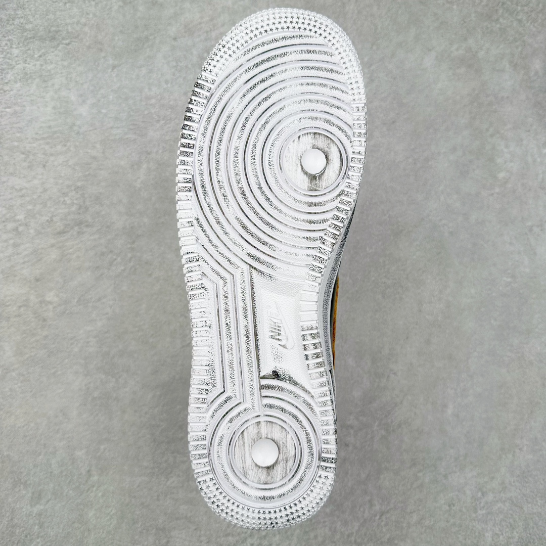 图片[9]-PEACEMINUSONE x NK Air Force 1 \\\”Para-Noise 3.0\\\” 权志龙联名空军一号低帮 货号：AQ3692-004 与 2.0 的白色相比，3.0 版本回归了初代的黑色鞋面设计。并且在侧身 Swoosh 上，大胆注入了彩色设计，整体观感和初代的亲友限定版本有着几分相似。独特的内外、左右多巴胺色系的鸳鸯设定，释放满满的新鲜活力。整体依然黑色为主，使得日常穿搭的门槛依旧保持在较低的水平，搭配一条牛仔裤或者卫裤，都能轻松驾驭。而鞋款的标志性设计——涂鸦中底和 “刮刮乐” 鞋面依旧保留，使得这双鞋在日常的穿着过程中会产生不同的变化，同时也可以成为 DIY 的个性画板。尺码：36 36.5 37.5 38 38.5 39 40 40.5 41 42 42.5 43 44 44.5 45-选品中心