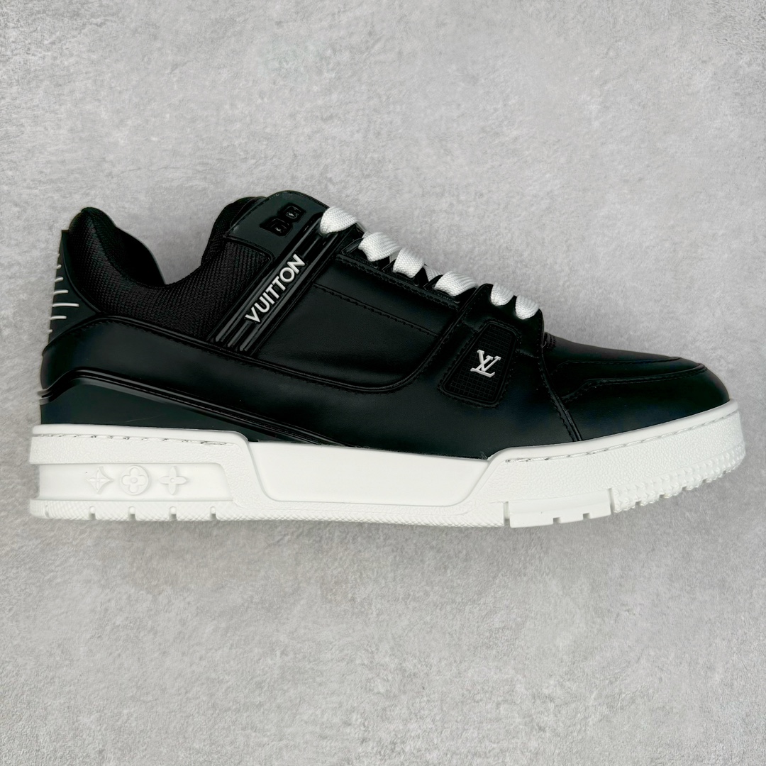 ＃DT Louis Vuitton Trainer lv时装走秀运动鞋 实力大厂出品 平台专供 全网最全配色更新最快 最成熟的做工稳定的品控 完美鞋型超高的清洁度 零毛边线头瑕疵 全套原楦原纸版原鞋开模 全网最具灵魂的版型 正确原装黄色鞋盒 正确中底印花 鞋面印花3D高频深度立体 全鞋电脑针车 紧密相连 针距密度一致 环保乳胶注塑鞋垫 厚度脚感还原原版 皮面裁剪部位 统一油边封口工艺 原装橡胶大底含胶量大底组合零偏差 专柜全套包装 防尘袋 说明书 质保卡 男女鞋 尺码：35 36 37 38 39 40 41 42 43 44 45-选品中心