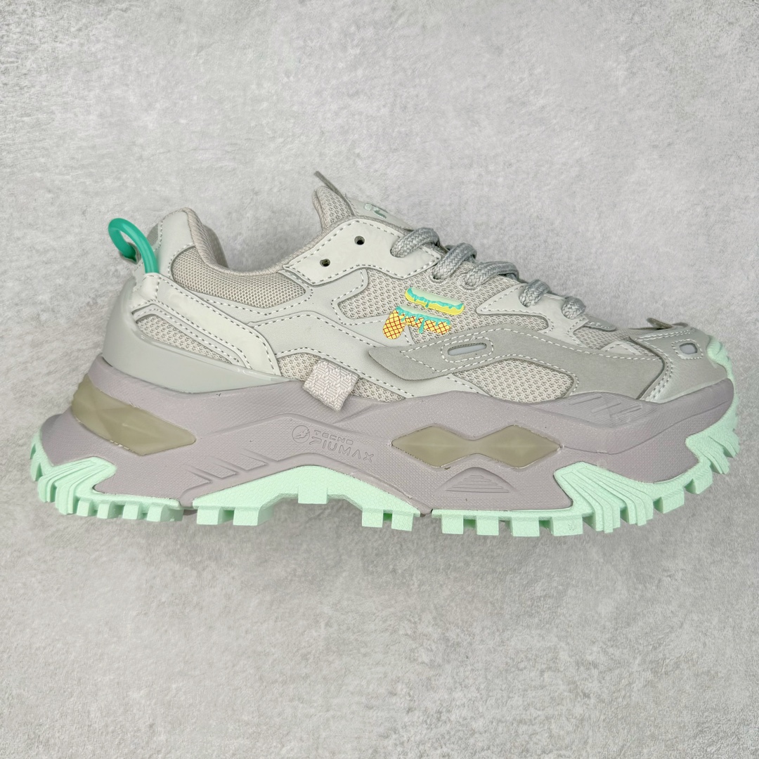 斐乐Fila Fusion Bianco 硬糖系列老爹风增高厚底复古中性休闲运动慢跑鞋 FILA FUSION正式推出全新BIANCO硬糖鞋，该鞋款灵感来自于阿尔卑斯山最高峰Moute Bianco的灵感，同时全掌搭载TECNO-PIUMAX轻能发泡科技，鞋面上穿插了层次丰富的设计，更增添酷炫感。大底采用山峦起伏的设计理念，整个夏天，带你感受来自阿尔卑斯雪山的凉爽。BIANCO硬糖鞋是FILA FUSION为女性打造的全新专属鞋款，BIANCO在意大利语中意为白色，BIANCO鞋底上的棱形结构意为雪山上晶莹剔透的水晶，又好像一颗颗甜美的硬糖，代表着外表绚丽、内心坚定，拥有自己主张的女性主义。让每个穿上的女生都能做最亮的高冷百变女王，可甜可飒，夏日炎炎，有硬糖更甜！尺码：35.5 36 36.5 37.5 38 38.5 39 40-选品中心