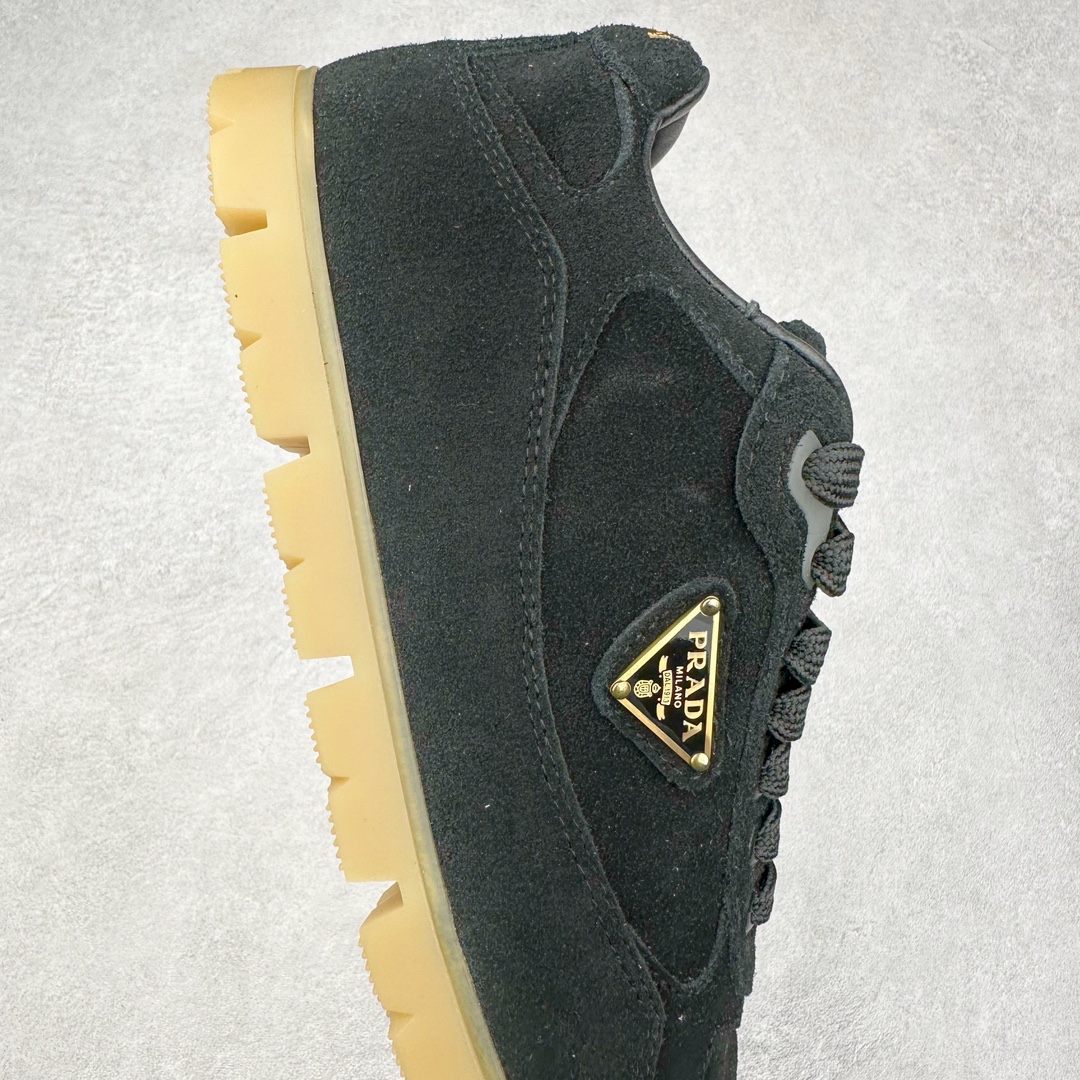 图片[6]-PRADA 普拉达2024ss 秋冬新款德训鞋 休闲鞋官网1.1复制 这款牛筋底上脚非常舒适，今年非常火爆 面料：鞋面进口麂皮 羊皮内里/原版tpu橡胶大底 尺码：35 36 37 38 39 40 41 42 43 44 45-选品中心