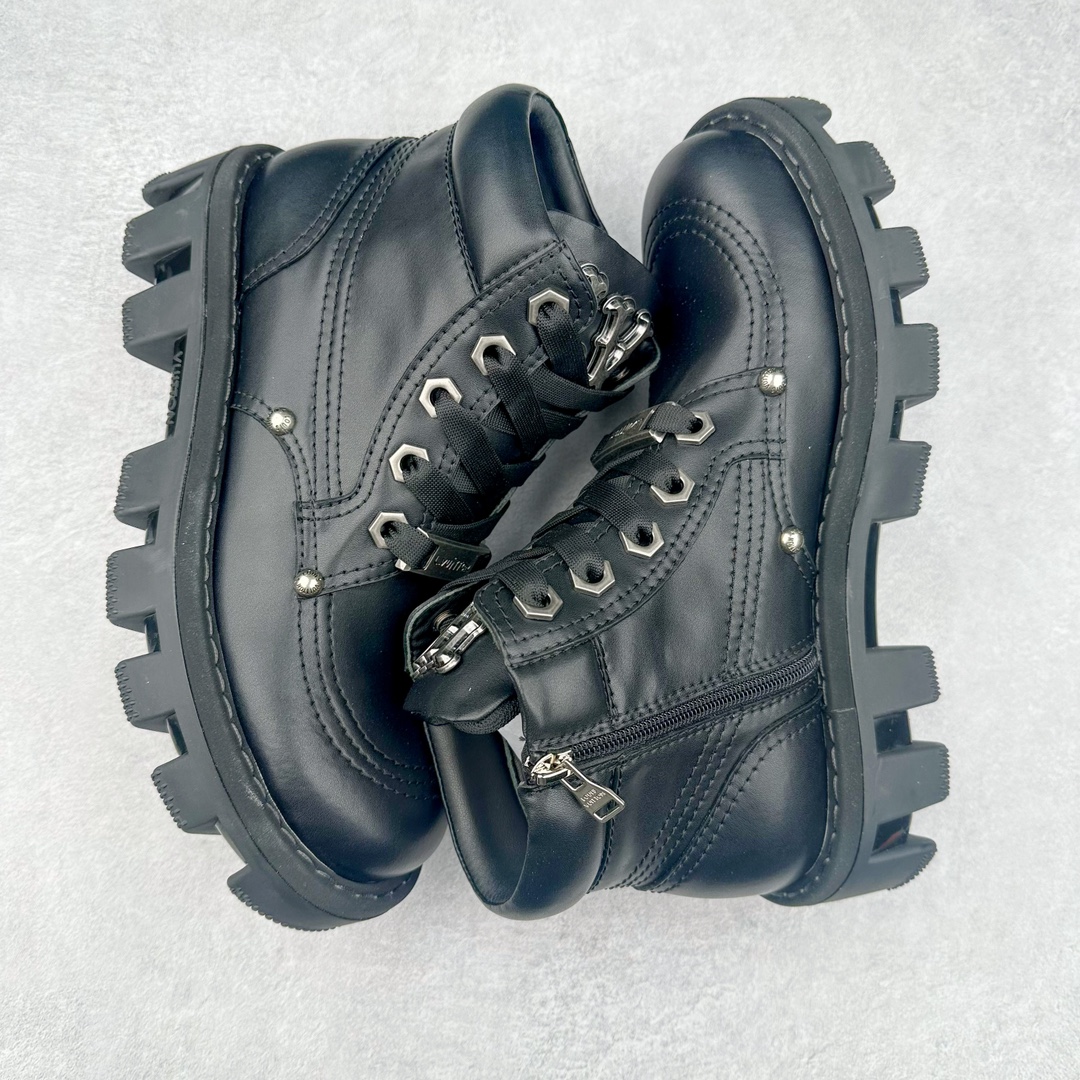 图片[3]-Louis Vuitton x Timberland#王炸联名 Pharrell Williams充分发挥了作为Louis Vuitton创意总监的角色，与户外品牌Timberland展开合作。作为双方合作的开篇之作，这款鞋重新定义了 Timberland 6英寸大黄靴的经典设计 添柏岚/天伯伦 6英寸满印老花大黄靴，致敬1996年Grandmaster Flash经典黄靴造型 原厂五金开模鞋带扣 顶级工艺全新升级 中山大厂代工 原单进口皮料 独立私模大底，正确logo，非市面错误版本 原装一致全头层磨砂皮领口 全牛内里 全新原厂包装鞋盒 市场独家供应 货号： 1AD7YN 尺码：35-45-选品中心