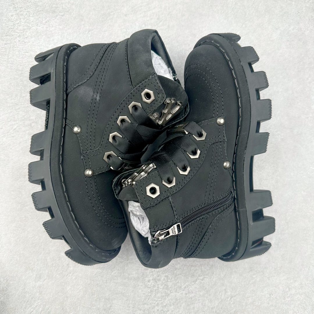 图片[3]-Louis Vuitton x Timberland#王炸联名 Pharrell Williams充分发挥了作为Louis Vuitton创意总监的角色，与户外品牌Timberland展开合作。作为双方合作的开篇之作，这款鞋重新定义了 Timberland 6英寸大黄靴的经典设计 添柏岚/天伯伦 6英寸满印老花大黄靴，致敬1996年Grandmaster Flash经典黄靴造型 原厂五金开模鞋带扣 顶级工艺全新升级 中山大厂代工 原单进口皮料 独立私模大底，正确logo，非市面错误版本 原装一致全头层磨砂皮领口 全牛内里 全新原厂包装鞋盒 市场独家供应 货号： 1AD7YN 尺码：35-45-选品中心