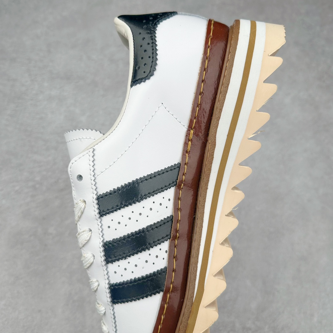 图片[7]-＃特价福利 Clot x AD Superstar “Cloud White”联名圆头舒适耐磨低帮贝壳头板鞋 白棕 货号：IH3132 2023年10月，香港潮牌Clot在纪念20周年2024年春夏时装秀推出将与Adidas再一次合作，这也是联合创始人陈冠希和Adidas在首次合作十多年后再次联手。全新合作特别之处CLOT对标志性的Adidas Superstar系列鞋款进行独特诠释。定于2024年2月23日推出Clot x Adidas Superstar “Cloud White”以云白色、核心黑色和水晶沙的时尚色调组合，采用预科生风格，配有白色皮革鞋身，饰有透气孔以增强透气性，并辅以标志性的贝壳鞋头，其他细节包括侧面的黑色三条纹、联名鞋舌标签和鞋跟标签，而且这款运动鞋采用堆叠式白色和棕褐色中底，为经典巨星增添了独特的风格，最后以奶油色凹槽橡胶外底，确保耐用性和牵引力。这个设计毫不费力地将传统与创新结合在一起。尺码：36 36.5 37.5 38 38.5 39 40 40.5 41 42 42.5 43 44 44.5 45 46-选品中心