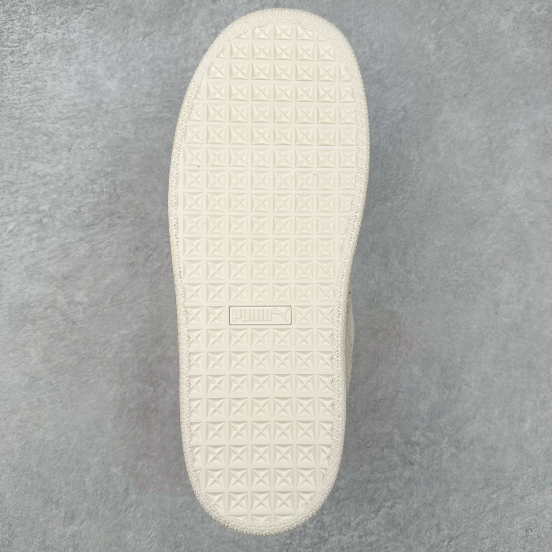 图片[9]-PUMA SUEDE XL 彪马新款面包鞋男女同款复古休闲板鞋 赠送一双鞋带 鞋身通体采用细腻的麂皮材质 厚实柔软 质感出众 鞋侧保留PUMA标志性跑道图案 侧面与后跟点缀金属色PUMA LOGO 兼具辨识度与细节感 加厚鞋垫、饱满鞋舌 搭配加宽扁形鞋带 使得穿着感更加贴合与舒适 值得一提的是 本季SUEDE XL鞋款以黑色、红色及蓝色最为瞩目 经典黑的配色 在低调之余可轻松驾驭任何潮流风格造型 而高饱和度的配色 则是当之无愧的早春出街利器。货号： 395205 尺码：36 37 37.5 38 38.5 39 40 40.5 41 42 42.5 43 44 45-选品中心