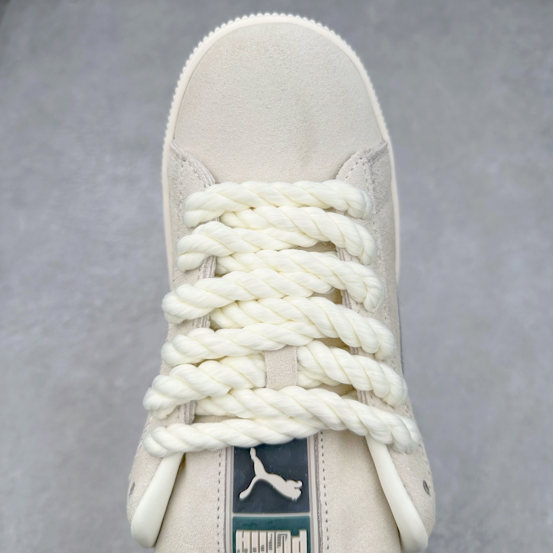 图片[4]-PUMA SUEDE XL 彪马新款面包鞋男女同款复古休闲板鞋 赠送一双鞋带 鞋身通体采用细腻的麂皮材质 厚实柔软 质感出众 鞋侧保留PUMA标志性跑道图案 侧面与后跟点缀金属色PUMA LOGO 兼具辨识度与细节感 加厚鞋垫、饱满鞋舌 搭配加宽扁形鞋带 使得穿着感更加贴合与舒适 值得一提的是 本季SUEDE XL鞋款以黑色、红色及蓝色最为瞩目 经典黑的配色 在低调之余可轻松驾驭任何潮流风格造型 而高饱和度的配色 则是当之无愧的早春出街利器。货号： 395205 尺码：36 37 37.5 38 38.5 39 40 40.5 41 42 42.5 43 44 45-选品中心