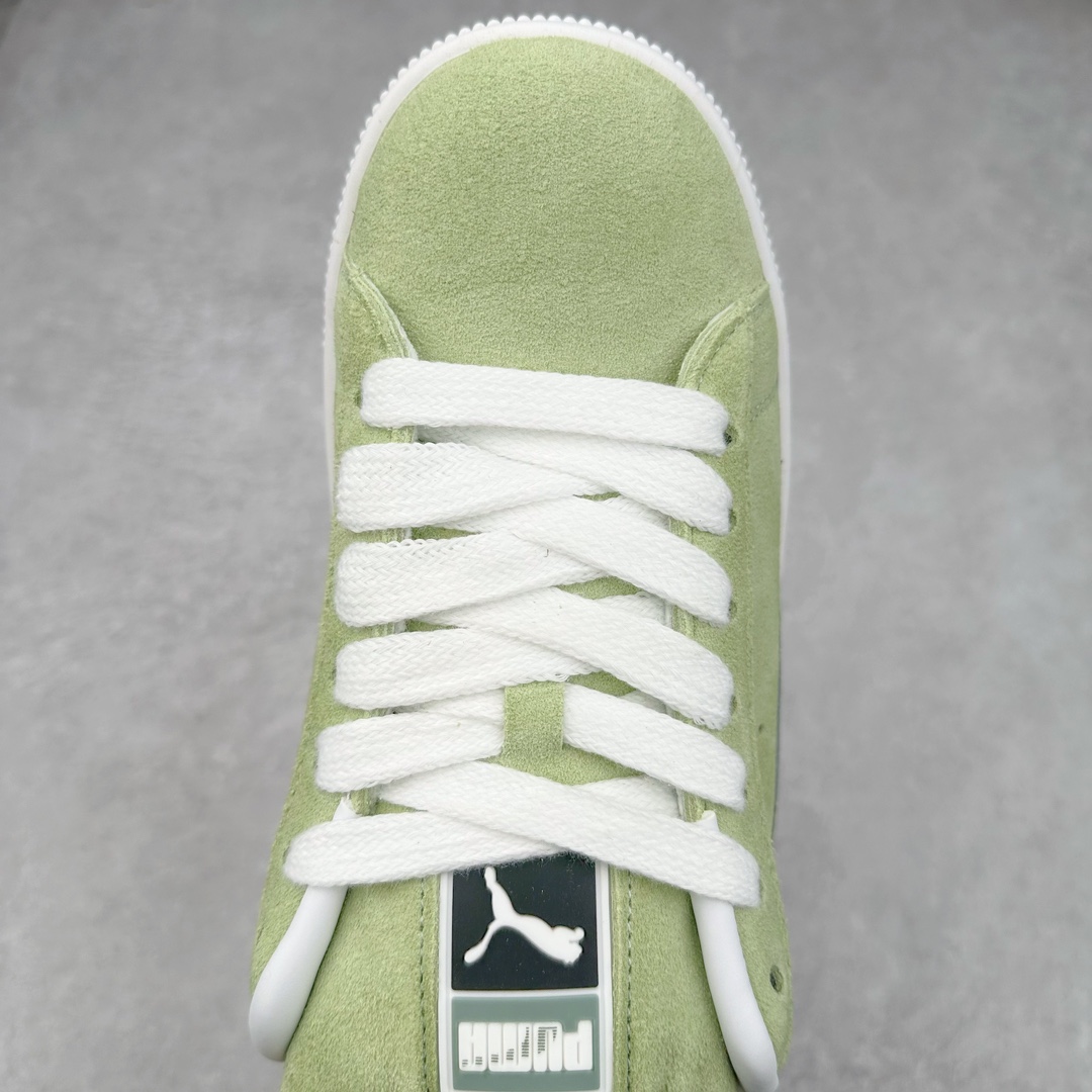 图片[4]-PUMA SUEDE XL 彪马新款面包鞋男女同款复古休闲板鞋 赠送一双鞋带 鞋身通体采用细腻的麂皮材质 厚实柔软 质感出众 鞋侧保留PUMA标志性跑道图案 侧面与后跟点缀金属色PUMA LOGO 兼具辨识度与细节感 加厚鞋垫、饱满鞋舌 搭配加宽扁形鞋带 使得穿着感更加贴合与舒适 值得一提的是 本季SUEDE XL鞋款以黑色、红色及蓝色最为瞩目 经典黑的配色 在低调之余可轻松驾驭任何潮流风格造型 而高饱和度的配色 则是当之无愧的早春出街利器。货号： 395205 尺码：36 37 37.5 38 38.5 39 40 40.5 41 42 42.5 43 44 45-选品中心