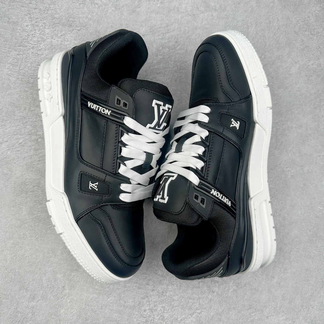 图片[3]-＃DT Louis Vuitton Trainer lv时装走秀运动鞋 实力大厂出品 平台专供 全网最全配色更新最快 最成熟的做工稳定的品控 完美鞋型超高的清洁度 零毛边线头瑕疵 全套原楦原纸版原鞋开模 全网最具灵魂的版型 正确原装黄色鞋盒 正确中底印花 鞋面印花3D高频深度立体 全鞋电脑针车 紧密相连 针距密度一致 环保乳胶注塑鞋垫 厚度脚感还原原版 皮面裁剪部位 统一油边封口工艺 原装橡胶大底含胶量大底组合零偏差 专柜全套包装 防尘袋 说明书 质保卡 男女鞋 尺码：35 36 37 38 39 40 41 42 43 44 45-选品中心