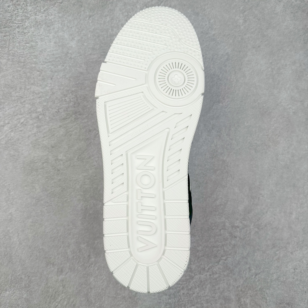 图片[9]-＃DT Louis Vuitton Trainer lv时装走秀运动鞋 实力大厂出品 平台专供 全网最全配色更新最快 最成熟的做工稳定的品控 完美鞋型超高的清洁度 零毛边线头瑕疵 全套原楦原纸版原鞋开模 全网最具灵魂的版型 正确原装黄色鞋盒 正确中底印花 鞋面印花3D高频深度立体 全鞋电脑针车 紧密相连 针距密度一致 环保乳胶注塑鞋垫 厚度脚感还原原版 皮面裁剪部位 统一油边封口工艺 原装橡胶大底含胶量大底组合零偏差 专柜全套包装 防尘袋 说明书 质保卡 男女鞋 尺码：35 36 37 38 39 40 41 42 43 44 45-选品中心