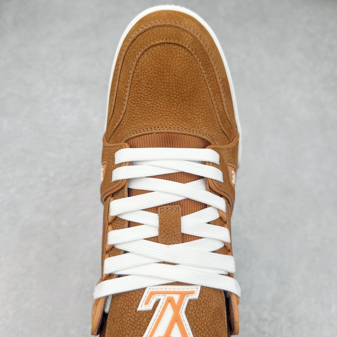 图片[4]-＃DT Louis Vuitton Trainer lv时装走秀运动鞋 实力大厂出品 平台专供 全网最全配色更新最快 最成熟的做工稳定的品控 完美鞋型超高的清洁度 零毛边线头瑕疵 全套原楦原纸版原鞋开模 全网最具灵魂的版型 正确原装黄色鞋盒 正确中底印花 鞋面印花3D高频深度立体 全鞋电脑针车 紧密相连 针距密度一致 环保乳胶注塑鞋垫 厚度脚感还原原版 皮面裁剪部位 统一油边封口工艺 原装橡胶大底含胶量大底组合零偏差 专柜全套包装 防尘袋 说明书 质保卡 男女鞋 尺码：35 36 37 38 39 40 41 42 43 44 45-选品中心