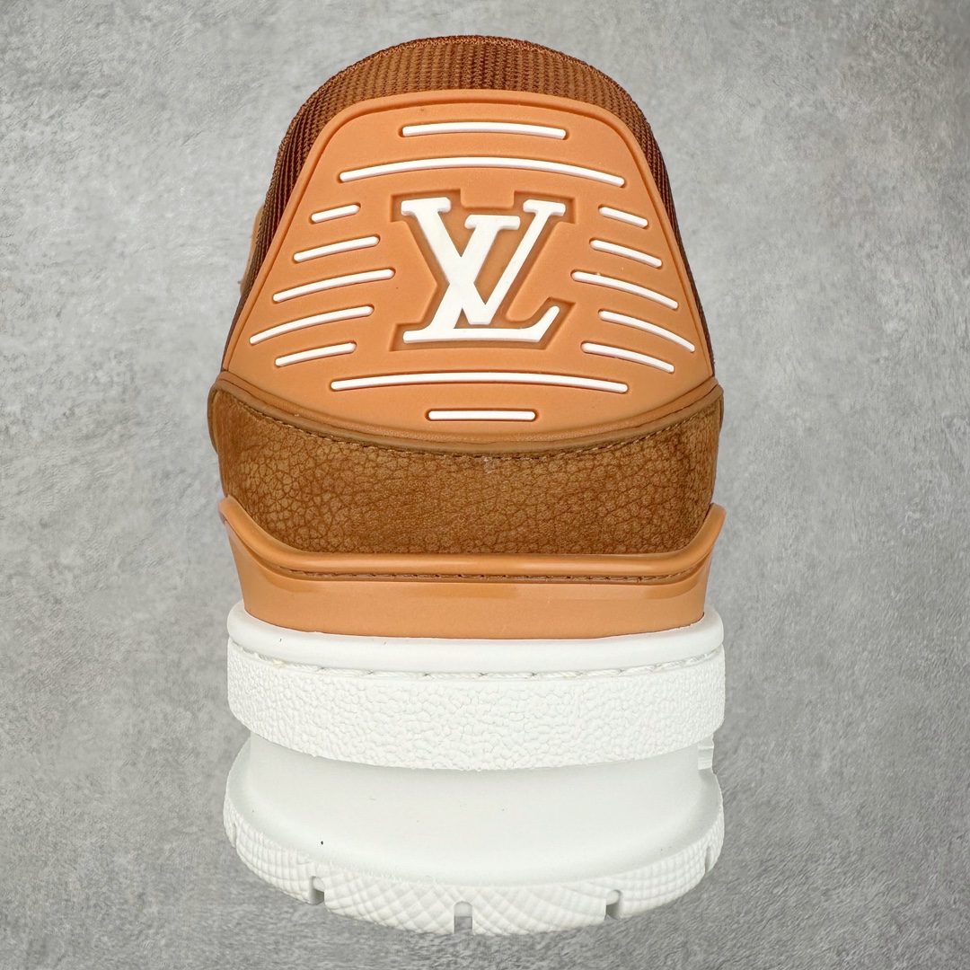 图片[8]-＃DT Louis Vuitton Trainer lv时装走秀运动鞋 实力大厂出品 平台专供 全网最全配色更新最快 最成熟的做工稳定的品控 完美鞋型超高的清洁度 零毛边线头瑕疵 全套原楦原纸版原鞋开模 全网最具灵魂的版型 正确原装黄色鞋盒 正确中底印花 鞋面印花3D高频深度立体 全鞋电脑针车 紧密相连 针距密度一致 环保乳胶注塑鞋垫 厚度脚感还原原版 皮面裁剪部位 统一油边封口工艺 原装橡胶大底含胶量大底组合零偏差 专柜全套包装 防尘袋 说明书 质保卡 男女鞋 尺码：35 36 37 38 39 40 41 42 43 44 45-选品中心