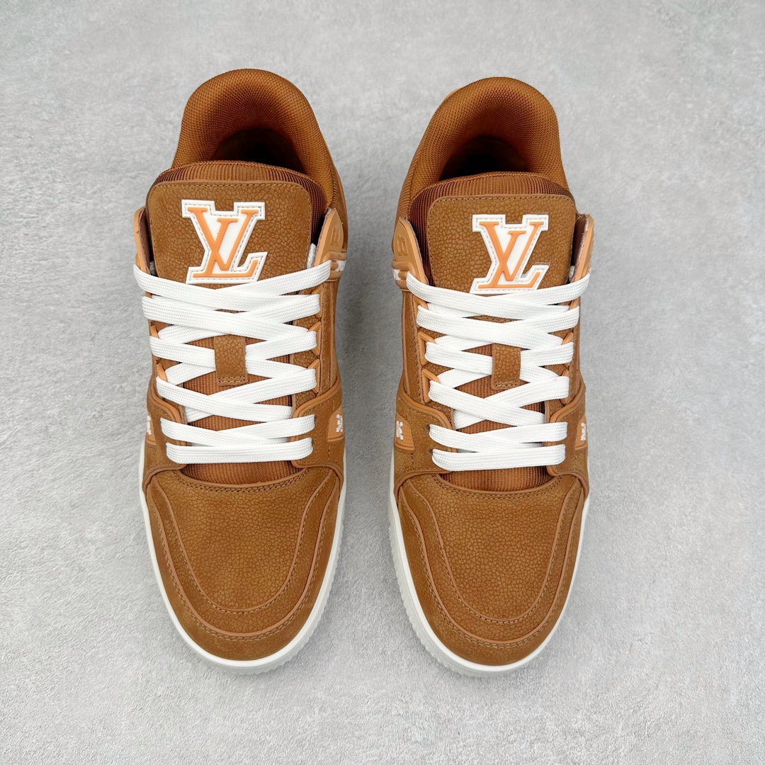 图片[2]-＃DT Louis Vuitton Trainer lv时装走秀运动鞋 实力大厂出品 平台专供 全网最全配色更新最快 最成熟的做工稳定的品控 完美鞋型超高的清洁度 零毛边线头瑕疵 全套原楦原纸版原鞋开模 全网最具灵魂的版型 正确原装黄色鞋盒 正确中底印花 鞋面印花3D高频深度立体 全鞋电脑针车 紧密相连 针距密度一致 环保乳胶注塑鞋垫 厚度脚感还原原版 皮面裁剪部位 统一油边封口工艺 原装橡胶大底含胶量大底组合零偏差 专柜全套包装 防尘袋 说明书 质保卡 男女鞋 尺码：35 36 37 38 39 40 41 42 43 44 45-选品中心