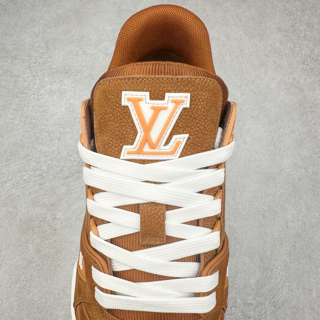 图片[5]-＃DT Louis Vuitton Trainer lv时装走秀运动鞋 实力大厂出品 平台专供 全网最全配色更新最快 最成熟的做工稳定的品控 完美鞋型超高的清洁度 零毛边线头瑕疵 全套原楦原纸版原鞋开模 全网最具灵魂的版型 正确原装黄色鞋盒 正确中底印花 鞋面印花3D高频深度立体 全鞋电脑针车 紧密相连 针距密度一致 环保乳胶注塑鞋垫 厚度脚感还原原版 皮面裁剪部位 统一油边封口工艺 原装橡胶大底含胶量大底组合零偏差 专柜全套包装 防尘袋 说明书 质保卡 男女鞋 尺码：35 36 37 38 39 40 41 42 43 44 45-选品中心