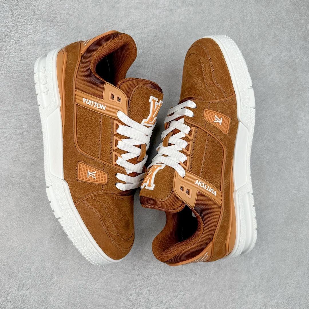 图片[3]-＃DT Louis Vuitton Trainer lv时装走秀运动鞋 实力大厂出品 平台专供 全网最全配色更新最快 最成熟的做工稳定的品控 完美鞋型超高的清洁度 零毛边线头瑕疵 全套原楦原纸版原鞋开模 全网最具灵魂的版型 正确原装黄色鞋盒 正确中底印花 鞋面印花3D高频深度立体 全鞋电脑针车 紧密相连 针距密度一致 环保乳胶注塑鞋垫 厚度脚感还原原版 皮面裁剪部位 统一油边封口工艺 原装橡胶大底含胶量大底组合零偏差 专柜全套包装 防尘袋 说明书 质保卡 男女鞋 尺码：35 36 37 38 39 40 41 42 43 44 45-选品中心