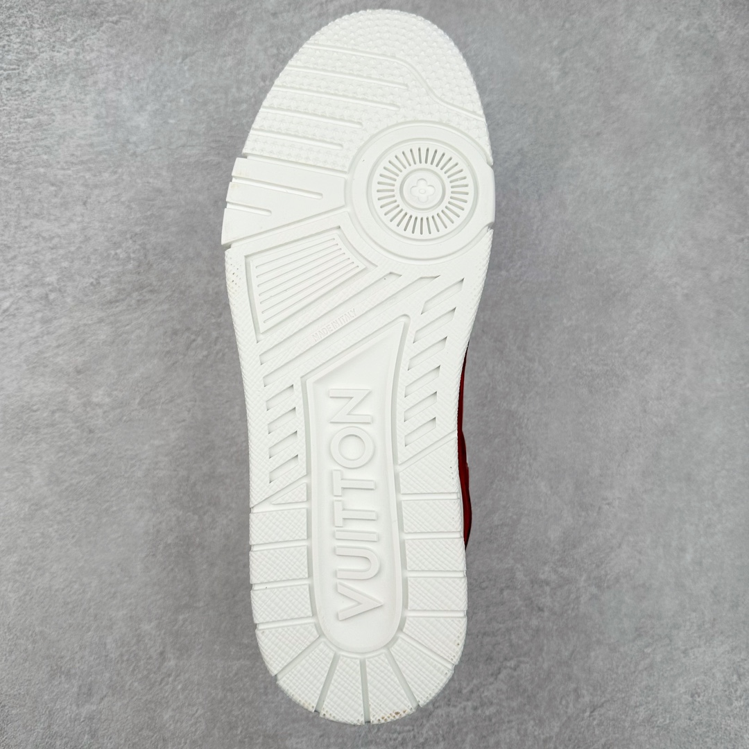 图片[9]-＃DT Louis Vuitton Trainer lv时装走秀运动鞋 实力大厂出品 平台专供 全网最全配色更新最快 最成熟的做工稳定的品控 完美鞋型超高的清洁度 零毛边线头瑕疵 全套原楦原纸版原鞋开模 全网最具灵魂的版型 正确原装黄色鞋盒 正确中底印花 鞋面印花3D高频深度立体 全鞋电脑针车 紧密相连 针距密度一致 环保乳胶注塑鞋垫 厚度脚感还原原版 皮面裁剪部位 统一油边封口工艺 原装橡胶大底含胶量大底组合零偏差 专柜全套包装 防尘袋 说明书 质保卡 男女鞋 尺码：35 36 37 38 39 40 41 42 43 44 45-选品中心