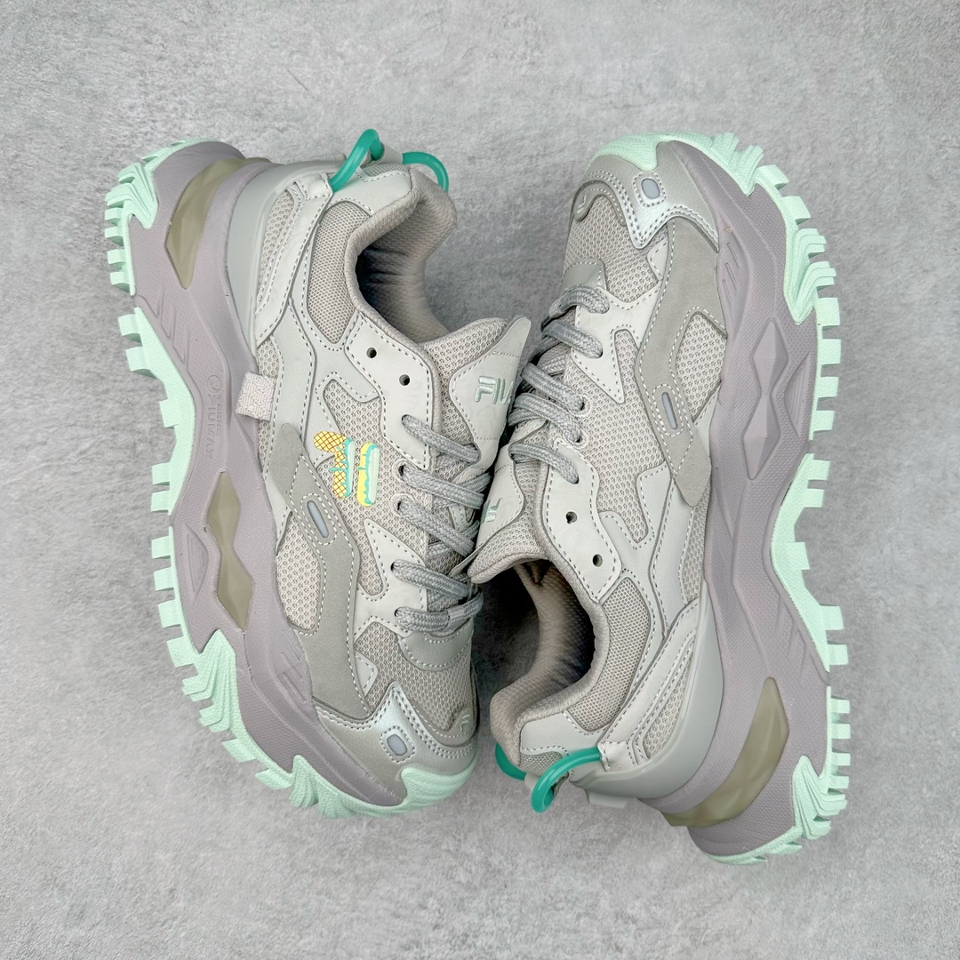 图片[3]-斐乐Fila Fusion Bianco 硬糖系列老爹风增高厚底复古中性休闲运动慢跑鞋 FILA FUSION正式推出全新BIANCO硬糖鞋，该鞋款灵感来自于阿尔卑斯山最高峰Moute Bianco的灵感，同时全掌搭载TECNO-PIUMAX轻能发泡科技，鞋面上穿插了层次丰富的设计，更增添酷炫感。大底采用山峦起伏的设计理念，整个夏天，带你感受来自阿尔卑斯雪山的凉爽。BIANCO硬糖鞋是FILA FUSION为女性打造的全新专属鞋款，BIANCO在意大利语中意为白色，BIANCO鞋底上的棱形结构意为雪山上晶莹剔透的水晶，又好像一颗颗甜美的硬糖，代表着外表绚丽、内心坚定，拥有自己主张的女性主义。让每个穿上的女生都能做最亮的高冷百变女王，可甜可飒，夏日炎炎，有硬糖更甜！尺码：35.5 36 36.5 37.5 38 38.5 39 40-选品中心