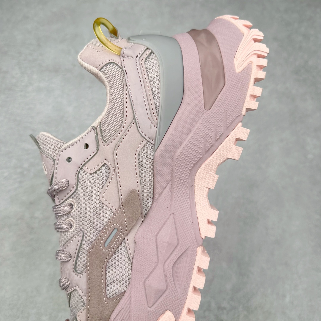 图片[7]-斐乐Fila Fusion Bianco 硬糖系列老爹风增高厚底复古中性休闲运动慢跑鞋 FILA FUSION正式推出全新BIANCO硬糖鞋，该鞋款灵感来自于阿尔卑斯山最高峰Moute Bianco的灵感，同时全掌搭载TECNO-PIUMAX轻能发泡科技，鞋面上穿插了层次丰富的设计，更增添酷炫感。大底采用山峦起伏的设计理念，整个夏天，带你感受来自阿尔卑斯雪山的凉爽。BIANCO硬糖鞋是FILA FUSION为女性打造的全新专属鞋款，BIANCO在意大利语中意为白色，BIANCO鞋底上的棱形结构意为雪山上晶莹剔透的水晶，又好像一颗颗甜美的硬糖，代表着外表绚丽、内心坚定，拥有自己主张的女性主义。让每个穿上的女生都能做最亮的高冷百变女王，可甜可飒，夏日炎炎，有硬糖更甜！尺码：35.5 36 36.5 37.5 38 38.5 39 40-选品中心