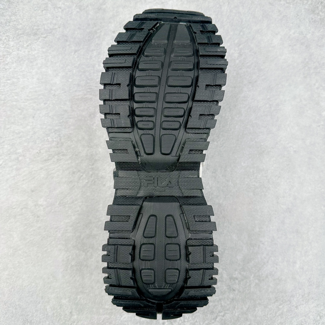 图片[9]-斐乐Fila Fusion Bianco 硬糖系列老爹风增高厚底复古中性休闲运动慢跑鞋 FILA FUSION正式推出全新BIANCO硬糖鞋，该鞋款灵感来自于阿尔卑斯山最高峰Moute Bianco的灵感，同时全掌搭载TECNO-PIUMAX轻能发泡科技，鞋面上穿插了层次丰富的设计，更增添酷炫感。大底采用山峦起伏的设计理念，整个夏天，带你感受来自阿尔卑斯雪山的凉爽。BIANCO硬糖鞋是FILA FUSION为女性打造的全新专属鞋款，BIANCO在意大利语中意为白色，BIANCO鞋底上的棱形结构意为雪山上晶莹剔透的水晶，又好像一颗颗甜美的硬糖，代表着外表绚丽、内心坚定，拥有自己主张的女性主义。让每个穿上的女生都能做最亮的高冷百变女王，可甜可飒，夏日炎炎，有硬糖更甜！尺码：35.5 36 36.5 37.5 38 38.5 39 40-选品中心