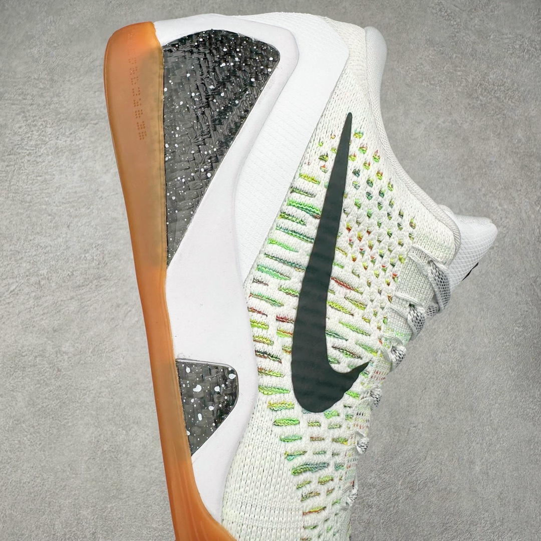 图片[6]-NK Kobe 9 Elite Protro 科比九代精英款低帮实战篮球鞋 698595-109 设计灵感中与以往几代的耐克 ZOOM KOBE 系列一样，加入了签名，密码，碳板这些元素，在表达它的主人身份的同时，也显示了自己的与众不同。鞋后跟的九条红色代表的则是科比接受跟腱修复手术后的伤疤，象征了科比坚韧的赛场性格。此外，耐克Kobe 9 Elite也用到了耐克最新的 Flyknit科技，在使 耐克Kobe 9 Elite更加轻盈的同时，也变得更有支撑性与耐用性。鞋身两侧以及经常弯折的区域采用的则是更紧密的连接方式。看似夸张的超高帮设计并不会在实战中影响脚的感受，其完美的包裹性并没有降低耐克Kobe 9 Elite本身的灵活性。再夸张的动作，鞋面都会紧紧包裹脚部，丝毫不会影响发挥。尺码：40 40.5 41 42 42.5 43 44 44.5 45 46-选品中心