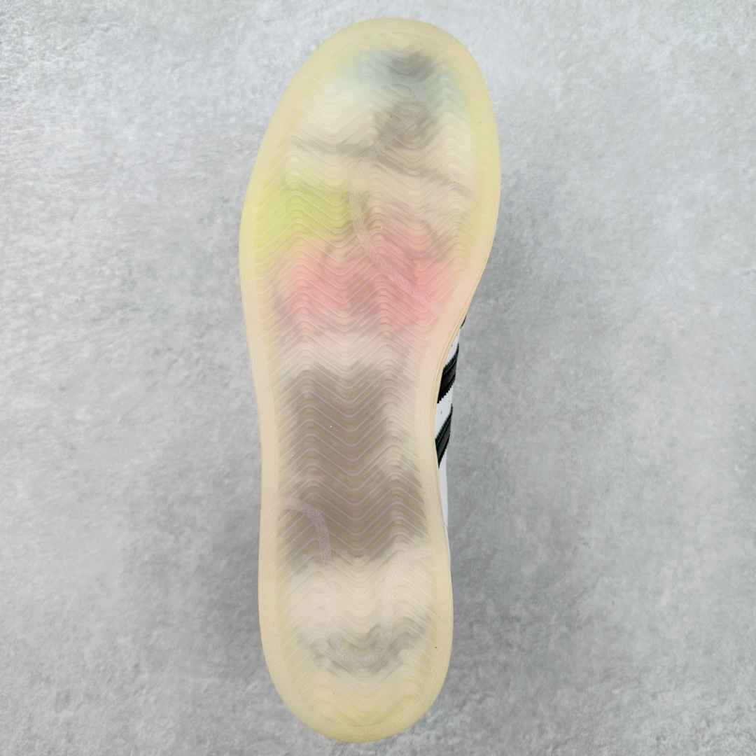 图片[9]-AD Originals Superstar 经典复古贝壳头板鞋 HQ3612 诞生于1969年 是第一双将全皮面鞋 身与橡胶鞋头结合在一起的低帮篮球鞋 Superstar最开始 是作为高帮篮球鞋Pro Model的低帮版本而出现的 但因为其独特和醒目的橡胶鞋头造型而让大家熟知 被大家形象地称为\\\”shelltoe\\\”贝壳头 在70年代的美国职业篮球场上 接近3/4的NBA球员都将这双Superstar作为场上用鞋 80年代之后 经过不断的改良和发展 Superstar逐渐成为横跨时装、音乐、街头文化、休闲和运动等各大领域的时尚潮鞋 尺码：36 36.5 37 38 38.5 39 40 40.5 41 42 42.5 43 44 44.5 45-选品中心