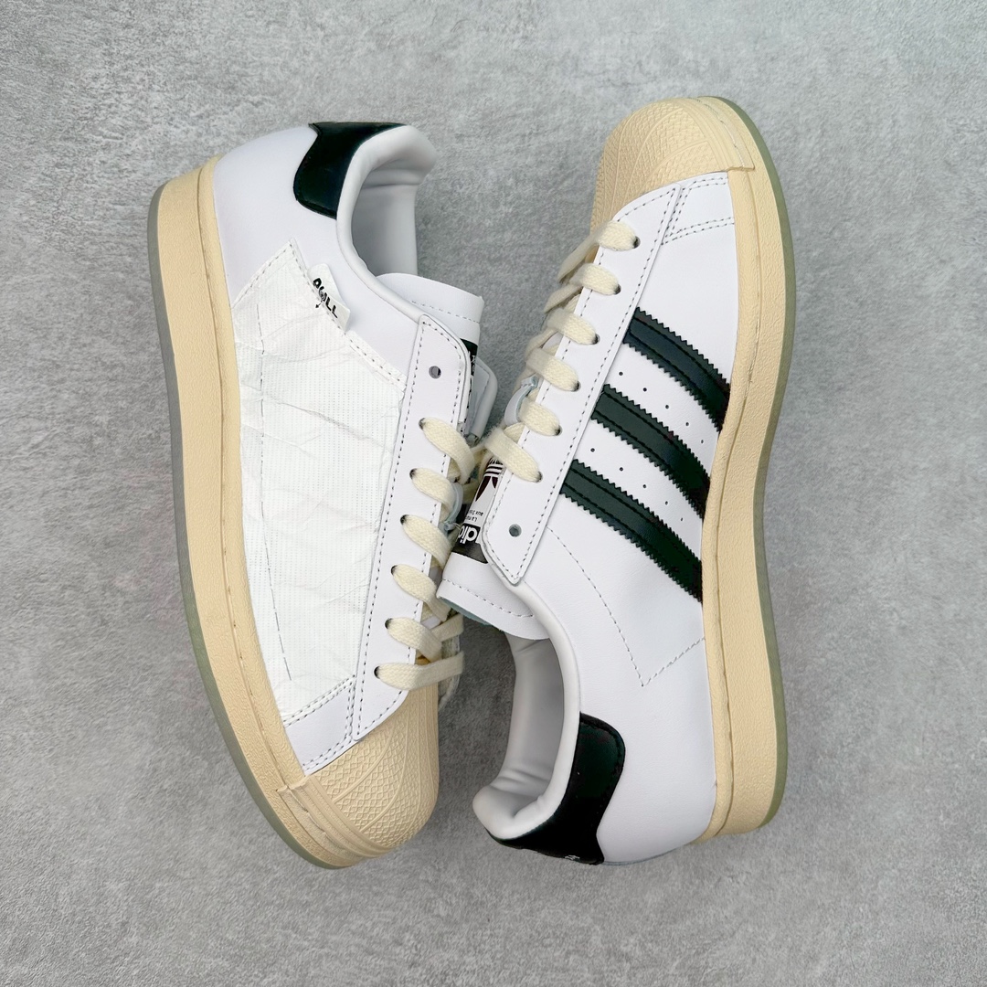 图片[3]-AD Originals Superstar 经典复古贝壳头板鞋 HQ3612 诞生于1969年 是第一双将全皮面鞋 身与橡胶鞋头结合在一起的低帮篮球鞋 Superstar最开始 是作为高帮篮球鞋Pro Model的低帮版本而出现的 但因为其独特和醒目的橡胶鞋头造型而让大家熟知 被大家形象地称为\\\”shelltoe\\\”贝壳头 在70年代的美国职业篮球场上 接近3/4的NBA球员都将这双Superstar作为场上用鞋 80年代之后 经过不断的改良和发展 Superstar逐渐成为横跨时装、音乐、街头文化、休闲和运动等各大领域的时尚潮鞋 尺码：36 36.5 37 38 38.5 39 40 40.5 41 42 42.5 43 44 44.5 45-选品中心