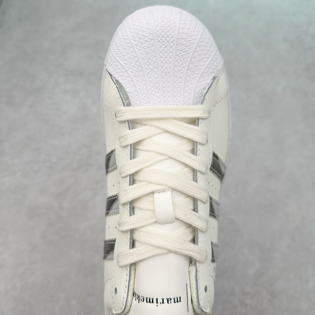 图片[4]-AD Originals Superstar 经典复古贝壳头板鞋 HP9779 诞生于1969年 是第一双将全皮面鞋 身与橡胶鞋头结合在一起的低帮篮球鞋 Superstar最开始 是作为高帮篮球鞋Pro Model的低帮版本而出现的 但因为其独特和醒目的橡胶鞋头造型而让大家熟知 被大家形象地称为\\\”shelltoe\\\”贝壳头 在70年代的美国职业篮球场上 接近3/4的NBA球员都将这双Superstar作为场上用鞋 80年代之后 经过不断的改良和发展 Superstar逐渐成为横跨时装、音乐、街头文化、休闲和运动等各大领域的时尚潮鞋 尺码：36 36.5 37 38 38.5 39 40 40.5 41 42 42.5 43 44 44.5 45-选品中心