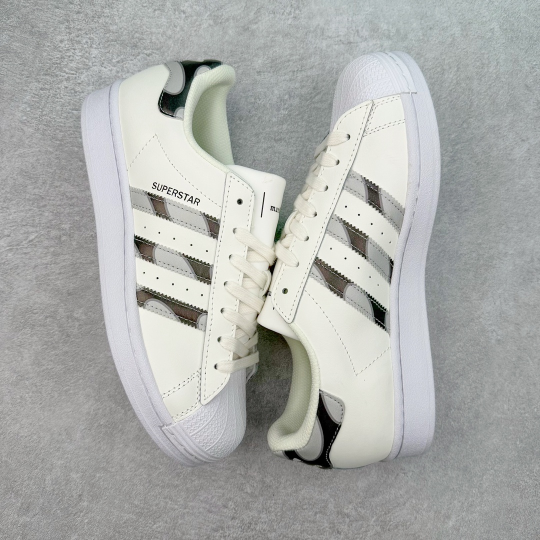 图片[3]-AD Originals Superstar 经典复古贝壳头板鞋 HP9779 诞生于1969年 是第一双将全皮面鞋 身与橡胶鞋头结合在一起的低帮篮球鞋 Superstar最开始 是作为高帮篮球鞋Pro Model的低帮版本而出现的 但因为其独特和醒目的橡胶鞋头造型而让大家熟知 被大家形象地称为\\\”shelltoe\\\”贝壳头 在70年代的美国职业篮球场上 接近3/4的NBA球员都将这双Superstar作为场上用鞋 80年代之后 经过不断的改良和发展 Superstar逐渐成为横跨时装、音乐、街头文化、休闲和运动等各大领域的时尚潮鞋 尺码：36 36.5 37 38 38.5 39 40 40.5 41 42 42.5 43 44 44.5 45-选品中心