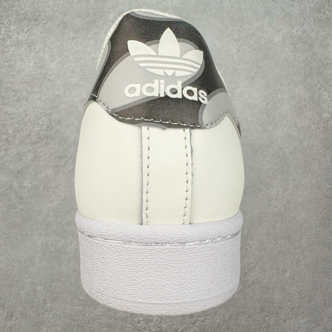 图片[8]-AD Originals Superstar 经典复古贝壳头板鞋 HP9779 诞生于1969年 是第一双将全皮面鞋 身与橡胶鞋头结合在一起的低帮篮球鞋 Superstar最开始 是作为高帮篮球鞋Pro Model的低帮版本而出现的 但因为其独特和醒目的橡胶鞋头造型而让大家熟知 被大家形象地称为\\\”shelltoe\\\”贝壳头 在70年代的美国职业篮球场上 接近3/4的NBA球员都将这双Superstar作为场上用鞋 80年代之后 经过不断的改良和发展 Superstar逐渐成为横跨时装、音乐、街头文化、休闲和运动等各大领域的时尚潮鞋 尺码：36 36.5 37 38 38.5 39 40 40.5 41 42 42.5 43 44 44.5 45-选品中心