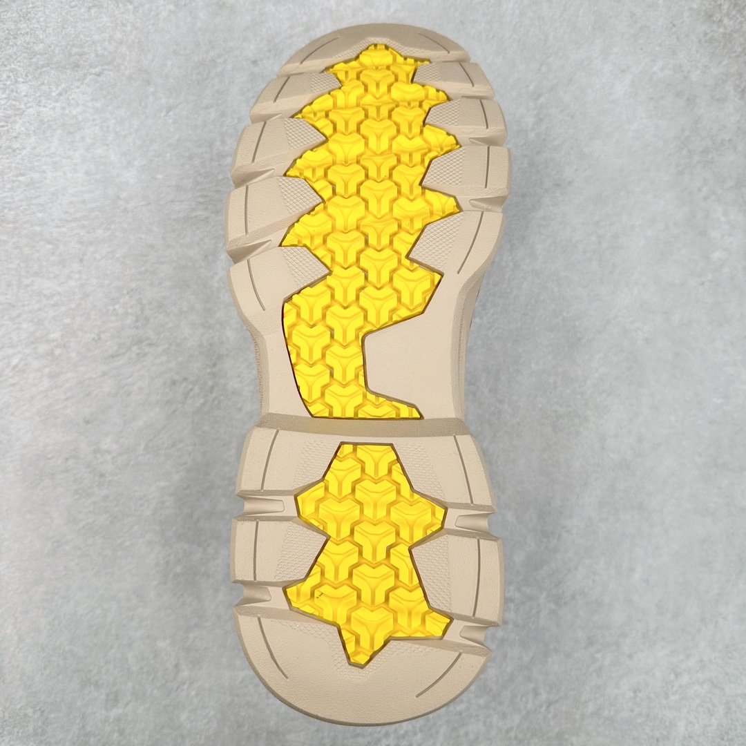 图片[9]-UGG 2024秋冬新品男士中帮休闲马丁靴系列 #广东大厂品质 24ss秋冬新款 时尚潮流搭配 面料釆用意大利进口磨砂牛皮 全鞋真牛皮材料 大底到五金都是代工厂原材料制作 好货不杀猪 首单质量严格把控 全套官网统一包装 今年冬季防寒户外专用产品 日常随意搭配 型男必备‼️美国轻奢品牌【UGG】Tasman Weather Hybrid 塔斯曼混合系列中帮轻量休闲马丁靴“ 尺码：39-44（比运动鞋大一码）-选品中心