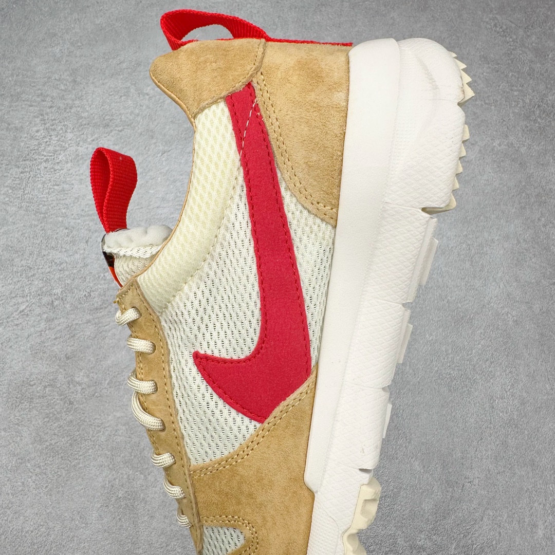 图片[7]-＃纯原福利特价 GD权志龙大爱款式❤️神级之作回归 艺术家Tom Sachs x NK Craft Mars Yard 2.0 联名宇航员神游太空百搭休闲运动透气慢跑鞋 复古做旧黄红勾 AA2261-100 正确原厂钢印 正确中底针车工艺 原装配件原盒原标 原装进口鞋垫 进口乳胶#原档案私模大底打造 韩国大宇原厂网纱 台湾进口丝绒猪巴革材质饰片 中底外后侧带四杠竖纹原装鞋垫 泡棉乳胶缓震 全套完美原装配件及包装物 经过五年时间的等待 被视为神级球鞋之作的 Craft Mars Yard 终于以 2.0 的姿态回归 艺术家 Tom Sachs 在延续经典外观与配色组合的同时 将Craft Mars Yard 进行全面升级 以更加透气的涤纶经编针织网眼取代之前的特殊 Vectran 材质 并在鞋面上加入 X 型走线提高耐磨特性 而经过改良之后的 SFB 特种部队靴大底亦更加适合在城市环境着用 此外网面层和软木层的双内底设计更是为营造赤脚穿着体验特别优化 尺码：38.5 39 40 40.5 41 42 42.5 43 44 44.5 45 46-选品中心