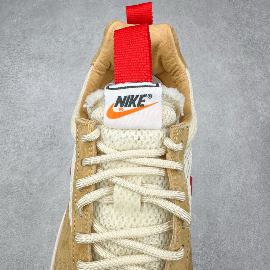 图片[5]-＃纯原福利特价 GD权志龙大爱款式❤️神级之作回归 艺术家Tom Sachs x NK Craft Mars Yard 2.0 联名宇航员神游太空百搭休闲运动透气慢跑鞋 复古做旧黄红勾 AA2261-100 正确原厂钢印 正确中底针车工艺 原装配件原盒原标 原装进口鞋垫 进口乳胶#原档案私模大底打造 韩国大宇原厂网纱 台湾进口丝绒猪巴革材质饰片 中底外后侧带四杠竖纹原装鞋垫 泡棉乳胶缓震 全套完美原装配件及包装物 经过五年时间的等待 被视为神级球鞋之作的 Craft Mars Yard 终于以 2.0 的姿态回归 艺术家 Tom Sachs 在延续经典外观与配色组合的同时 将Craft Mars Yard 进行全面升级 以更加透气的涤纶经编针织网眼取代之前的特殊 Vectran 材质 并在鞋面上加入 X 型走线提高耐磨特性 而经过改良之后的 SFB 特种部队靴大底亦更加适合在城市环境着用 此外网面层和软木层的双内底设计更是为营造赤脚穿着体验特别优化 尺码：38.5 39 40 40.5 41 42 42.5 43 44 44.5 45 46-选品中心