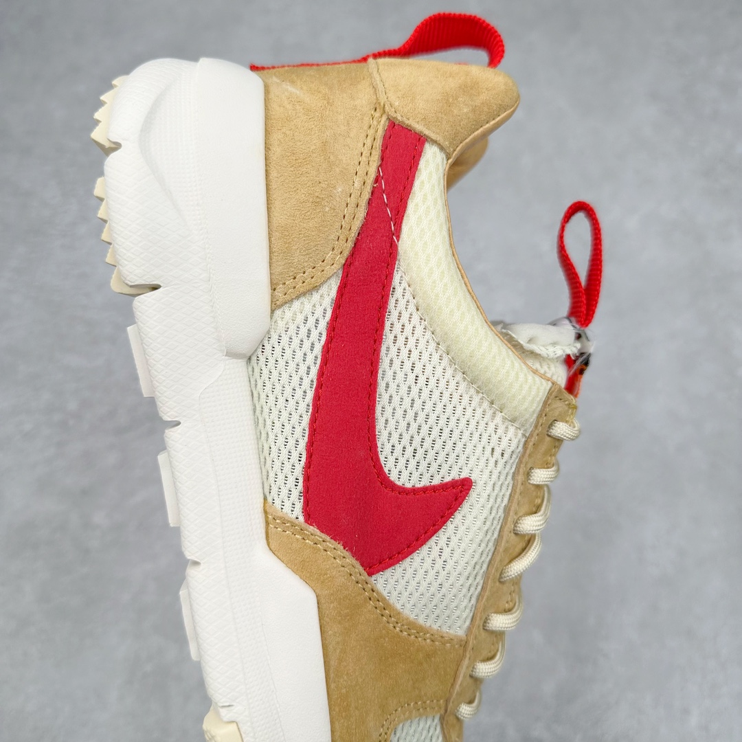 图片[6]-＃纯原福利特价 GD权志龙大爱款式❤️神级之作回归 艺术家Tom Sachs x NK Craft Mars Yard 2.0 联名宇航员神游太空百搭休闲运动透气慢跑鞋 复古做旧黄红勾 AA2261-100 正确原厂钢印 正确中底针车工艺 原装配件原盒原标 原装进口鞋垫 进口乳胶#原档案私模大底打造 韩国大宇原厂网纱 台湾进口丝绒猪巴革材质饰片 中底外后侧带四杠竖纹原装鞋垫 泡棉乳胶缓震 全套完美原装配件及包装物 经过五年时间的等待 被视为神级球鞋之作的 Craft Mars Yard 终于以 2.0 的姿态回归 艺术家 Tom Sachs 在延续经典外观与配色组合的同时 将Craft Mars Yard 进行全面升级 以更加透气的涤纶经编针织网眼取代之前的特殊 Vectran 材质 并在鞋面上加入 X 型走线提高耐磨特性 而经过改良之后的 SFB 特种部队靴大底亦更加适合在城市环境着用 此外网面层和软木层的双内底设计更是为营造赤脚穿着体验特别优化 尺码：38.5 39 40 40.5 41 42 42.5 43 44 44.5 45 46-选品中心