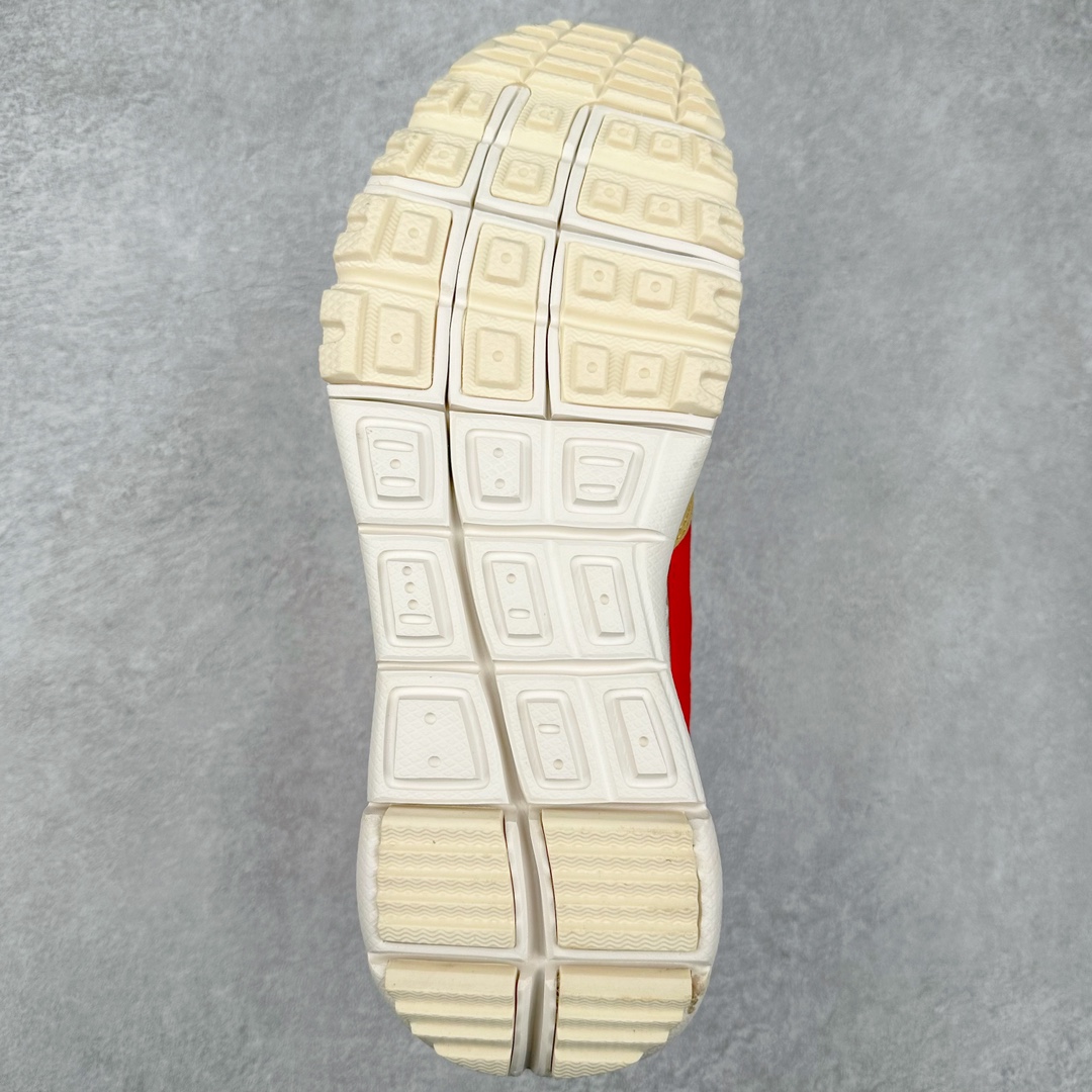 图片[9]-＃纯原福利特价 GD权志龙大爱款式❤️神级之作回归 艺术家Tom Sachs x NK Craft Mars Yard 2.0 联名宇航员神游太空百搭休闲运动透气慢跑鞋 复古做旧黄红勾 AA2261-100 正确原厂钢印 正确中底针车工艺 原装配件原盒原标 原装进口鞋垫 进口乳胶#原档案私模大底打造 韩国大宇原厂网纱 台湾进口丝绒猪巴革材质饰片 中底外后侧带四杠竖纹原装鞋垫 泡棉乳胶缓震 全套完美原装配件及包装物 经过五年时间的等待 被视为神级球鞋之作的 Craft Mars Yard 终于以 2.0 的姿态回归 艺术家 Tom Sachs 在延续经典外观与配色组合的同时 将Craft Mars Yard 进行全面升级 以更加透气的涤纶经编针织网眼取代之前的特殊 Vectran 材质 并在鞋面上加入 X 型走线提高耐磨特性 而经过改良之后的 SFB 特种部队靴大底亦更加适合在城市环境着用 此外网面层和软木层的双内底设计更是为营造赤脚穿着体验特别优化 尺码：38.5 39 40 40.5 41 42 42.5 43 44 44.5 45 46-选品中心