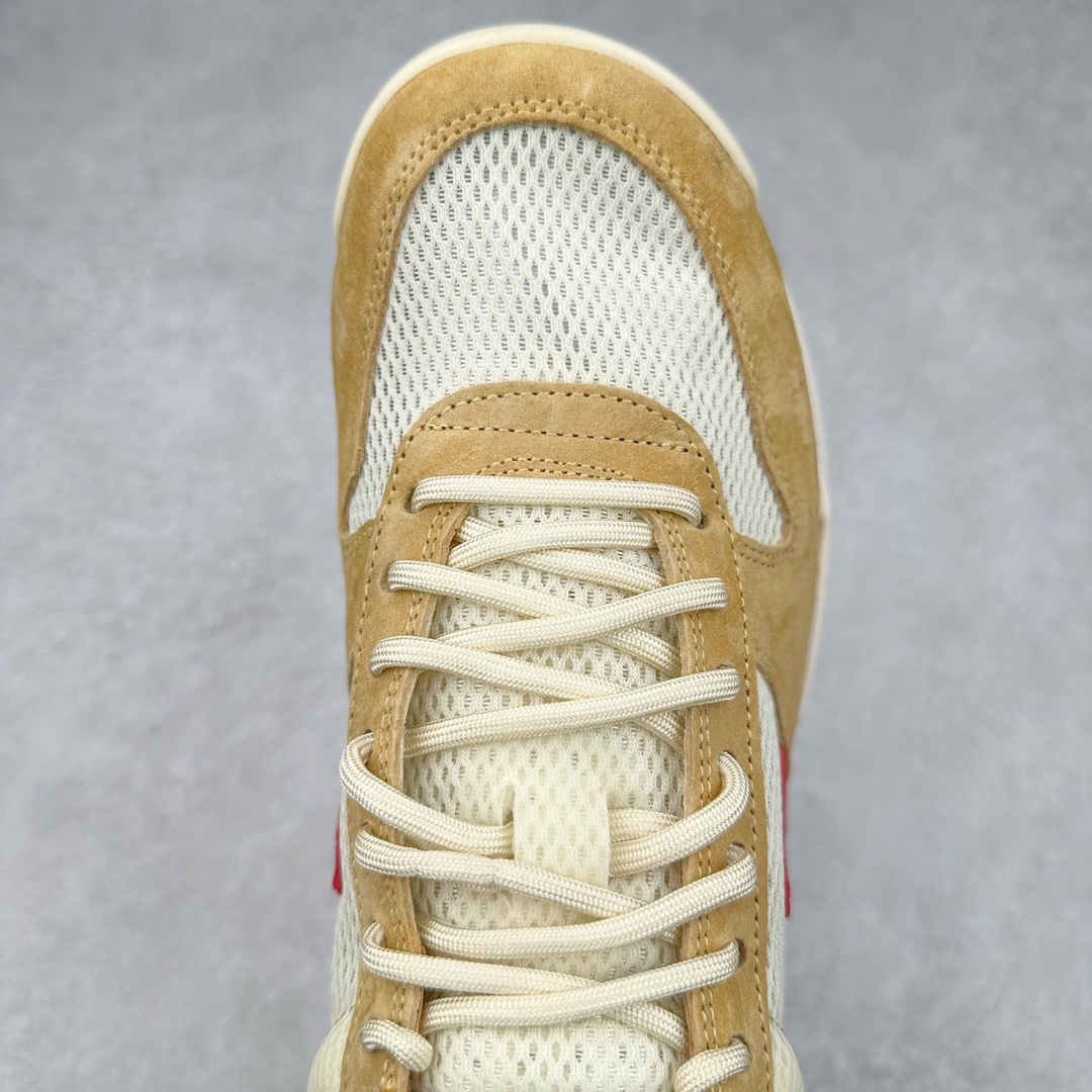 图片[4]-＃纯原福利特价 GD权志龙大爱款式❤️神级之作回归 艺术家Tom Sachs x NK Craft Mars Yard 2.0 联名宇航员神游太空百搭休闲运动透气慢跑鞋 复古做旧黄红勾 AA2261-100 正确原厂钢印 正确中底针车工艺 原装配件原盒原标 原装进口鞋垫 进口乳胶#原档案私模大底打造 韩国大宇原厂网纱 台湾进口丝绒猪巴革材质饰片 中底外后侧带四杠竖纹原装鞋垫 泡棉乳胶缓震 全套完美原装配件及包装物 经过五年时间的等待 被视为神级球鞋之作的 Craft Mars Yard 终于以 2.0 的姿态回归 艺术家 Tom Sachs 在延续经典外观与配色组合的同时 将Craft Mars Yard 进行全面升级 以更加透气的涤纶经编针织网眼取代之前的特殊 Vectran 材质 并在鞋面上加入 X 型走线提高耐磨特性 而经过改良之后的 SFB 特种部队靴大底亦更加适合在城市环境着用 此外网面层和软木层的双内底设计更是为营造赤脚穿着体验特别优化 尺码：38.5 39 40 40.5 41 42 42.5 43 44 44.5 45 46-选品中心