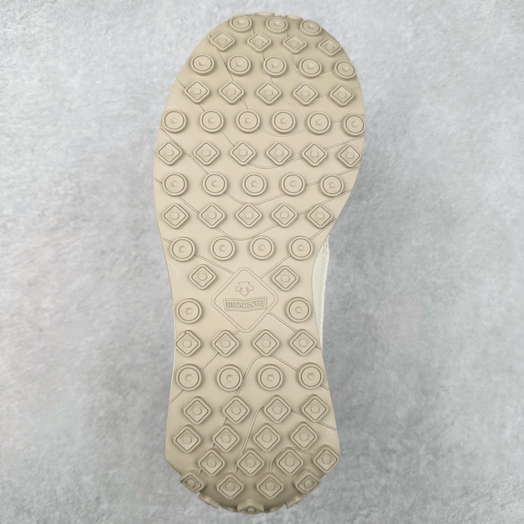 图片[9]-＃GX DESCENTE 迪桑特系带舒适百搭防滑耐磨低帮生活休闲鞋 米色 原楦原纸版开发版型 鞋底设计有特殊的纹理或材料，以增加摩擦力，减少滑倒的风险。使用耐用的材料制成，能够承受长时间的使用和摩擦，减少磨损。货号：SO323LCR78-CRPK 尺码：36 36.5 37 38 38.5 39 40-选品中心