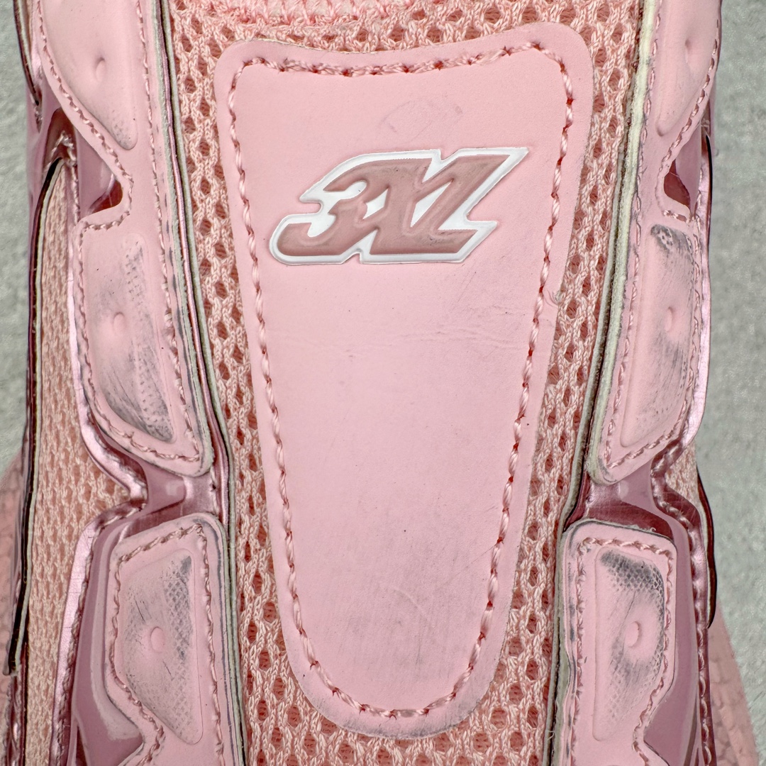 图片[15]-＃VG零售版 BALENCIAGA 3XL Sneakers 巴黎世家十代网布系带一脚蹬低帮走秀复古老爹鞋 全套原纸板楦头开发 最原汁原味的灵魂版型 全鞋荧光划线卡点 胶水把控整洁度追求极致完美 每一双都是工艺品 多重QC质检 超越公司货的品控标准 实实在在的免检产品 原盒原配 正确字体电绣 粗细、位置、大小正确 侧边TPU 透气孔匹配意产原版 正确分离大底 TPU软底 原版一致大底LOGO 立体感十足 原厂皮料水洗做旧 采购原厂网纱 不含皮革 网布材料和聚氨酯 磨损效果 鞋头边缘和后帮 Balenciaga 徽标 鞋面和后跟凸印尺码 鞋舌 3XL 橡胶品牌标识和反光细节 鞋帮拉袢和鞋舌拉祥 配反光细节 备用鞋带在鞋履前侧 可在穿着前取下 便于不同造型搭配 正常尺码 尺码：35 36 37 38 39 40 41 42 43 44 45 46-选品中心