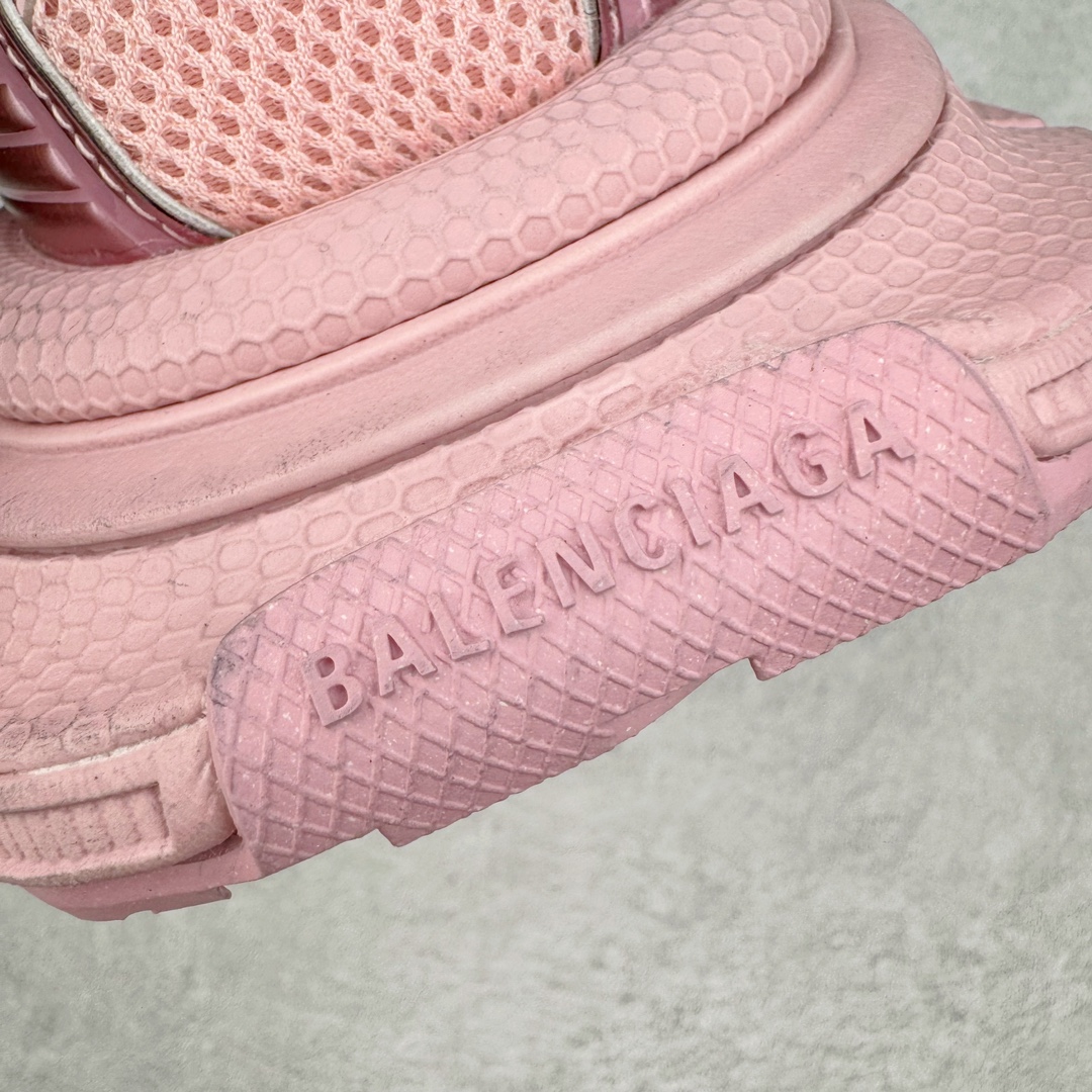 图片[13]-＃VG零售版 BALENCIAGA 3XL Sneakers 巴黎世家十代网布系带一脚蹬低帮走秀复古老爹鞋 全套原纸板楦头开发 最原汁原味的灵魂版型 全鞋荧光划线卡点 胶水把控整洁度追求极致完美 每一双都是工艺品 多重QC质检 超越公司货的品控标准 实实在在的免检产品 原盒原配 正确字体电绣 粗细、位置、大小正确 侧边TPU 透气孔匹配意产原版 正确分离大底 TPU软底 原版一致大底LOGO 立体感十足 原厂皮料水洗做旧 采购原厂网纱 不含皮革 网布材料和聚氨酯 磨损效果 鞋头边缘和后帮 Balenciaga 徽标 鞋面和后跟凸印尺码 鞋舌 3XL 橡胶品牌标识和反光细节 鞋帮拉袢和鞋舌拉祥 配反光细节 备用鞋带在鞋履前侧 可在穿着前取下 便于不同造型搭配 正常尺码 尺码：35 36 37 38 39 40 41 42 43 44 45 46-选品中心