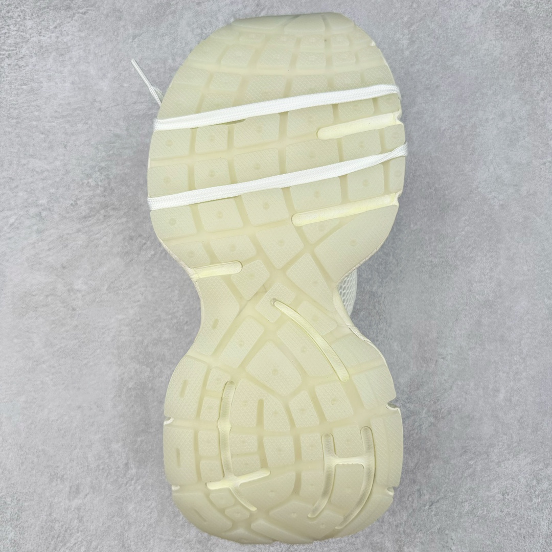 图片[9]-＃OG纯原 BALENCIAGA 3XL Sneakers 巴黎世家十代网布系带低帮走秀复古老爹鞋 黑色闪钻 全套原纸板楦头开发 最原汁原味的灵魂版型 全鞋荧光划线卡点 胶水把控整洁度追求极致完美 每一双都是工艺品 多重QC质检 超越公司货的品控标准 实实在在的免检产品 原盒原配 正确字体电绣 粗细、位置、大小正确 侧边TPU 透气孔匹配意产原版 正确分离大底 TPU软底 原版一致大底LOGO 立体感十足 原厂皮料水洗做旧 采购原厂网纱 不含皮革 网布材料和聚氨酯 磨损效果 鞋头边缘和后帮 Balenciaga 徽标 鞋面和后跟凸印尺码 鞋舌 3XL 橡胶品牌标识和反光细节 鞋帮拉袢和鞋舌拉祥 配反光细节 备用鞋带在鞋履前侧 可在穿着前取下 便于不同造型搭配 正常尺码 尺码：35 36 37 38 39 40 41 42 43 44 45 46-选品中心