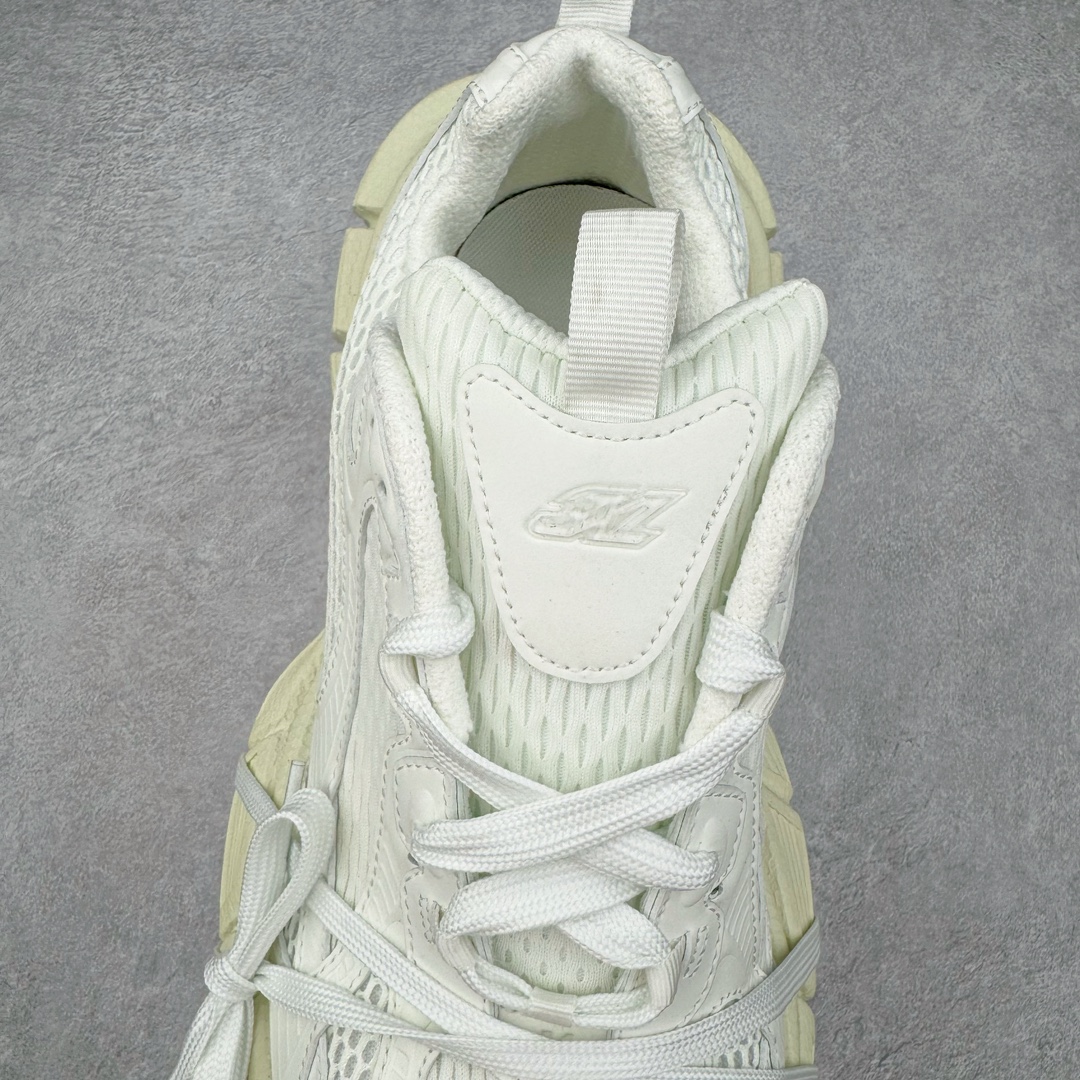 图片[5]-＃OG纯原 BALENCIAGA 3XL Sneakers 巴黎世家十代网布系带低帮走秀复古老爹鞋 黑色闪钻 全套原纸板楦头开发 最原汁原味的灵魂版型 全鞋荧光划线卡点 胶水把控整洁度追求极致完美 每一双都是工艺品 多重QC质检 超越公司货的品控标准 实实在在的免检产品 原盒原配 正确字体电绣 粗细、位置、大小正确 侧边TPU 透气孔匹配意产原版 正确分离大底 TPU软底 原版一致大底LOGO 立体感十足 原厂皮料水洗做旧 采购原厂网纱 不含皮革 网布材料和聚氨酯 磨损效果 鞋头边缘和后帮 Balenciaga 徽标 鞋面和后跟凸印尺码 鞋舌 3XL 橡胶品牌标识和反光细节 鞋帮拉袢和鞋舌拉祥 配反光细节 备用鞋带在鞋履前侧 可在穿着前取下 便于不同造型搭配 正常尺码 尺码：35 36 37 38 39 40 41 42 43 44 45 46-选品中心