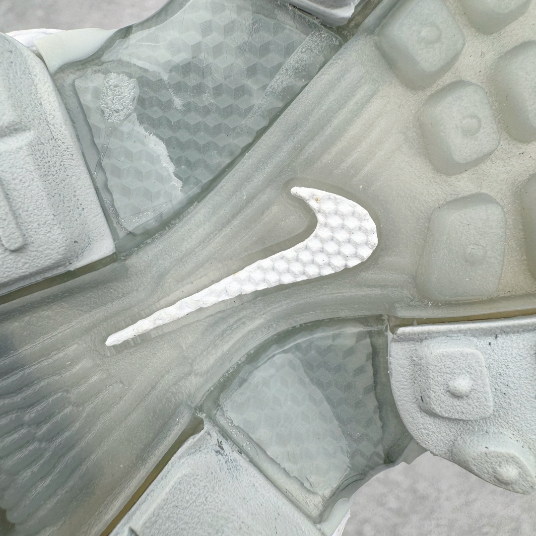 图片[19]-＃Lw纯原 NK Air Max Dn 网布舒适时尚耐磨透气低帮生活气垫休闲鞋 全白 货号：DV3337-101 鞋面将延续 Air Max 家族的流线型设计 采用纺织布料打造 鞋底则搭载了全新的DynamicAir技术 由双气室和四根管状Nike Air气囊结构组成 鞋身整体以黑色为主色调 搭配橄榄绿色细节点缀 最大的亮点是侧面带有醒目的\\\”Supreme\\\”字样 彰显特殊的联名身份 尺码：36 36.5 37.5 38 38.5 39 40 40.5 41 42 42.5 43 44 44.5 45-选品中心