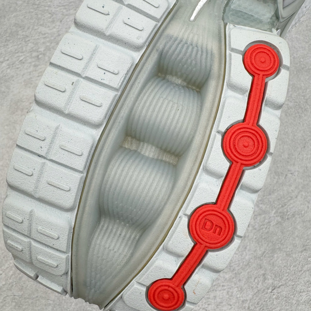 图片[20]-＃Lw纯原 NK Air Max Dn 网布舒适时尚耐磨透气低帮生活气垫休闲鞋 全白 货号：DV3337-101 鞋面将延续 Air Max 家族的流线型设计 采用纺织布料打造 鞋底则搭载了全新的DynamicAir技术 由双气室和四根管状Nike Air气囊结构组成 鞋身整体以黑色为主色调 搭配橄榄绿色细节点缀 最大的亮点是侧面带有醒目的\\\”Supreme\\\”字样 彰显特殊的联名身份 尺码：36 36.5 37.5 38 38.5 39 40 40.5 41 42 42.5 43 44 44.5 45-选品中心