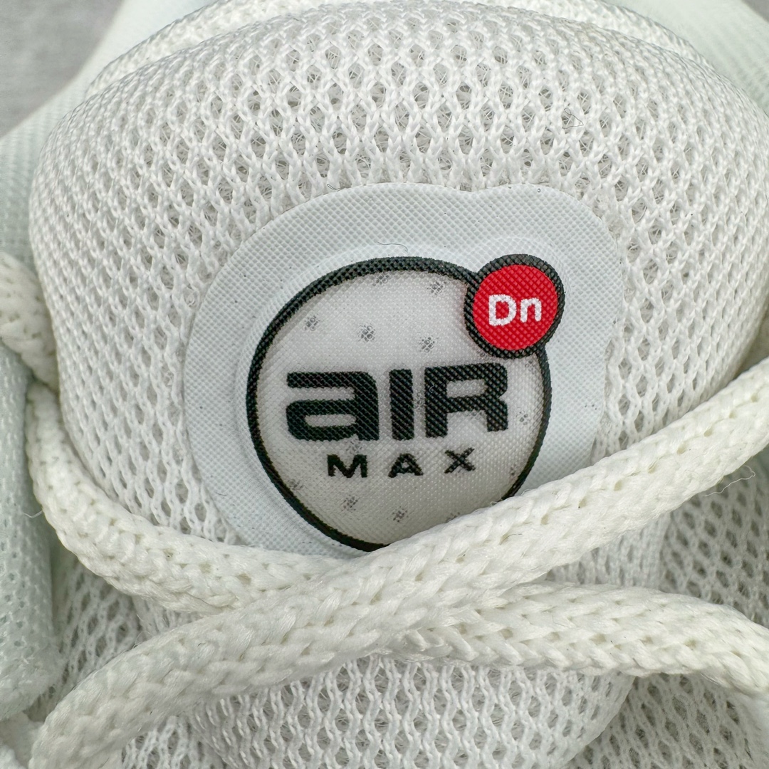 图片[12]-＃Lw纯原 NK Air Max Dn 网布舒适时尚耐磨透气低帮生活气垫休闲鞋 全白 货号：DV3337-101 鞋面将延续 Air Max 家族的流线型设计 采用纺织布料打造 鞋底则搭载了全新的DynamicAir技术 由双气室和四根管状Nike Air气囊结构组成 鞋身整体以黑色为主色调 搭配橄榄绿色细节点缀 最大的亮点是侧面带有醒目的\\\”Supreme\\\”字样 彰显特殊的联名身份 尺码：36 36.5 37.5 38 38.5 39 40 40.5 41 42 42.5 43 44 44.5 45-选品中心