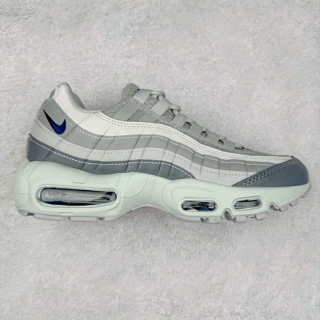 ＃MX版 NK Air Max 95 复古减震气垫跑鞋 FD0663-001 经典重温 外单专供大厂出品 品质稳定 一百余色 终端操作 鞋款设计灵感源于人体构造 中底设计基于人体的脊柱构造 是整体设计的核心 尼龙孔眼代表了肋骨 而分层式面板和网眼象征着肌肉纤维和肉体组织 Air Max 95采用了两个独立的吹塑成型的Air-Sole单元 并首次在前掌使用可视化气垫设计 Swoosh logo夜当作一个 点符号放在了鞋子的后帮位置 20年的发展让 AIR MAX 95有了不同的故事 20年后再度面向世人的时候 焕然一新的面貌 让人有了另外一种清新脱俗的感觉 尺码：39 40 41 42 43 44 44.5 45 46 47.5 48-选品中心