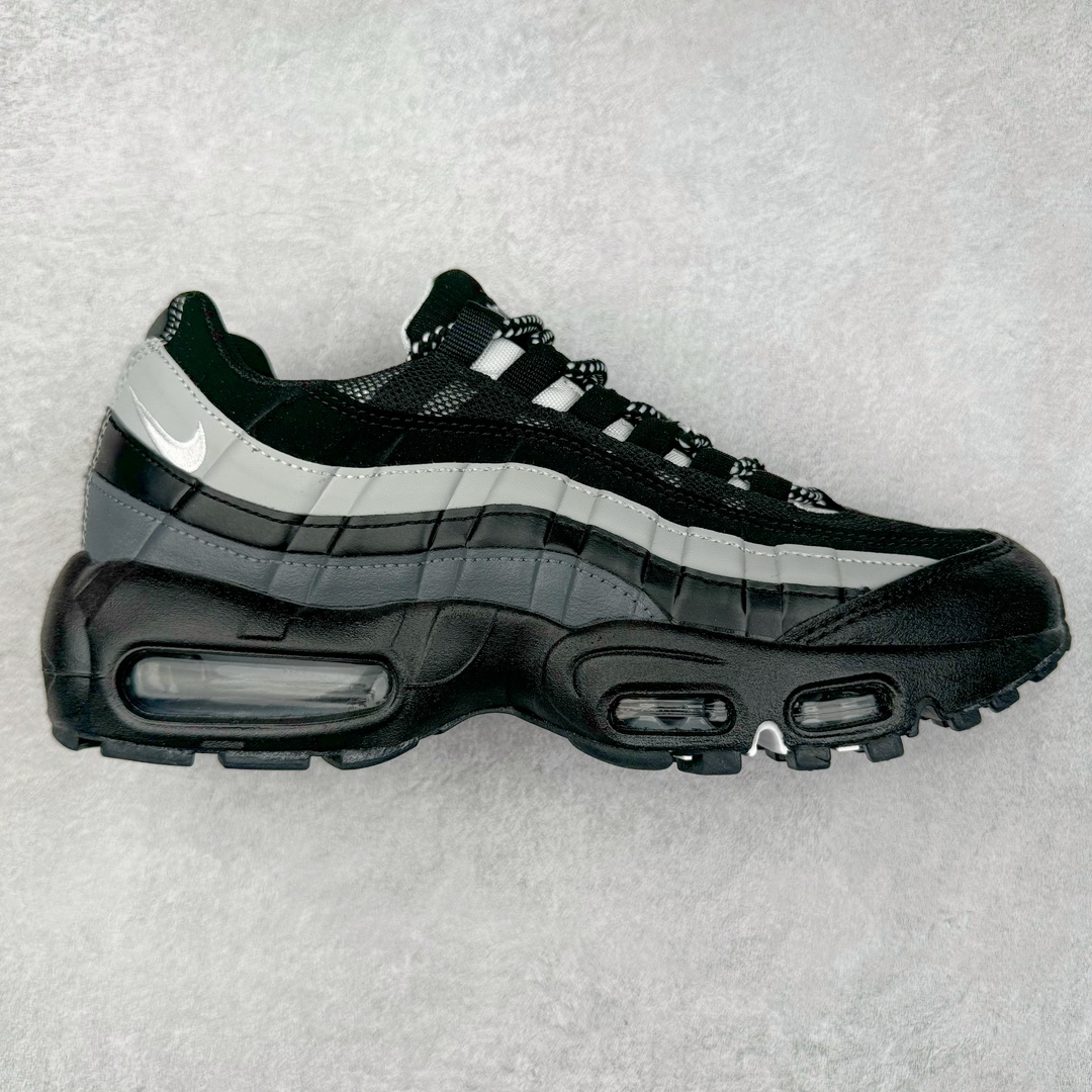 ＃MX版 NK Air Max 95 复古减震气垫跑鞋 经典重温 外单专供大厂出品 品质稳定 一百余色 终端操作 鞋款设计灵感源于人体构造 中底设计基于人体的脊柱构造 是整体设计的核心 尼龙孔眼代表了肋骨 而分层式面板和网眼象征着肌肉纤维和肉体组织 Air Max 95采用了两个独立的吹塑成型的Air-Sole单元 并首次在前掌使用可视化气垫设计 Swoosh logo夜当作一个 点符号放在了鞋子的后帮位置 20年的发展让 AIR MAX 95有了不同的故事 20年后再度面向世人的时候 焕然一新的面貌 让人有了另外一种清新脱俗的感觉 尺码：39 40 41 42 43 44 44.5 45 46 47.5 48-选品中心