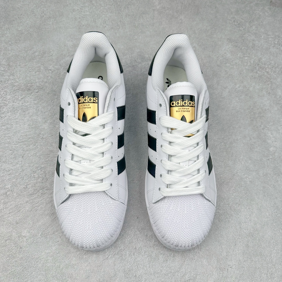 图片[2]-＃特价福利 AD Originals Superstar 经典复古贝壳头厚底板鞋 IF9995 诞生于1969年 是第一双将全皮面鞋 身与橡胶鞋头结合在一起的低帮篮球鞋 Superstar最开始 是作为高帮篮球鞋Pro Model的低帮版本而出现的 但因为其独特和醒目的橡胶鞋头造型而让大家熟知 被大家形象地称为\\\”shelltoe\\\”贝壳头 在70年代的美国职业篮球场上 接近3/4的NBA球员都将这双Superstar作为场上用鞋 80年代之后 经过不断的改良和发展 Superstar逐渐成为横跨时装、音乐、街头文化、休闲和运动等各大领域的时尚潮鞋 尺码：35.5 36 36.5 37 38 38.5 39 40 40.5 41 42 42.5 43 44 44.5 45-选品中心