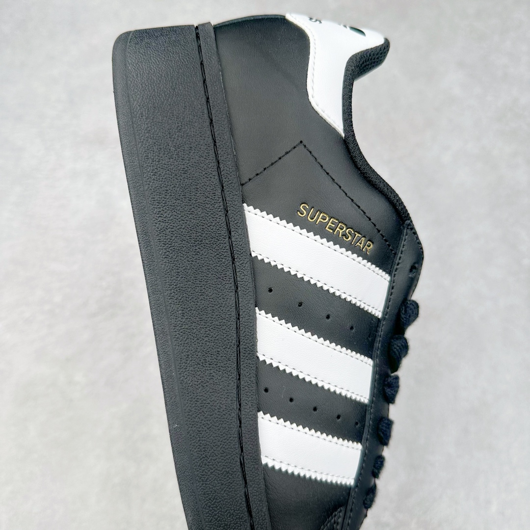 图片[6]-＃特价福利 AD Originals Superstar 经典复古贝壳头厚底板鞋 IG9777 诞生于1969年 是第一双将全皮面鞋 身与橡胶鞋头结合在一起的低帮篮球鞋 Superstar最开始 是作为高帮篮球鞋Pro Model的低帮版本而出现的 但因为其独特和醒目的橡胶鞋头造型而让大家熟知 被大家形象地称为\\\”shelltoe\\\”贝壳头 在70年代的美国职业篮球场上 接近3/4的NBA球员都将这双Superstar作为场上用鞋 80年代之后 经过不断的改良和发展 Superstar逐渐成为横跨时装、音乐、街头文化、休闲和运动等各大领域的时尚潮鞋 尺码：35.5 36 36.5 37 38 38.5 39 40 40.5 41 42 42.5 43 44 44.5 45-选品中心