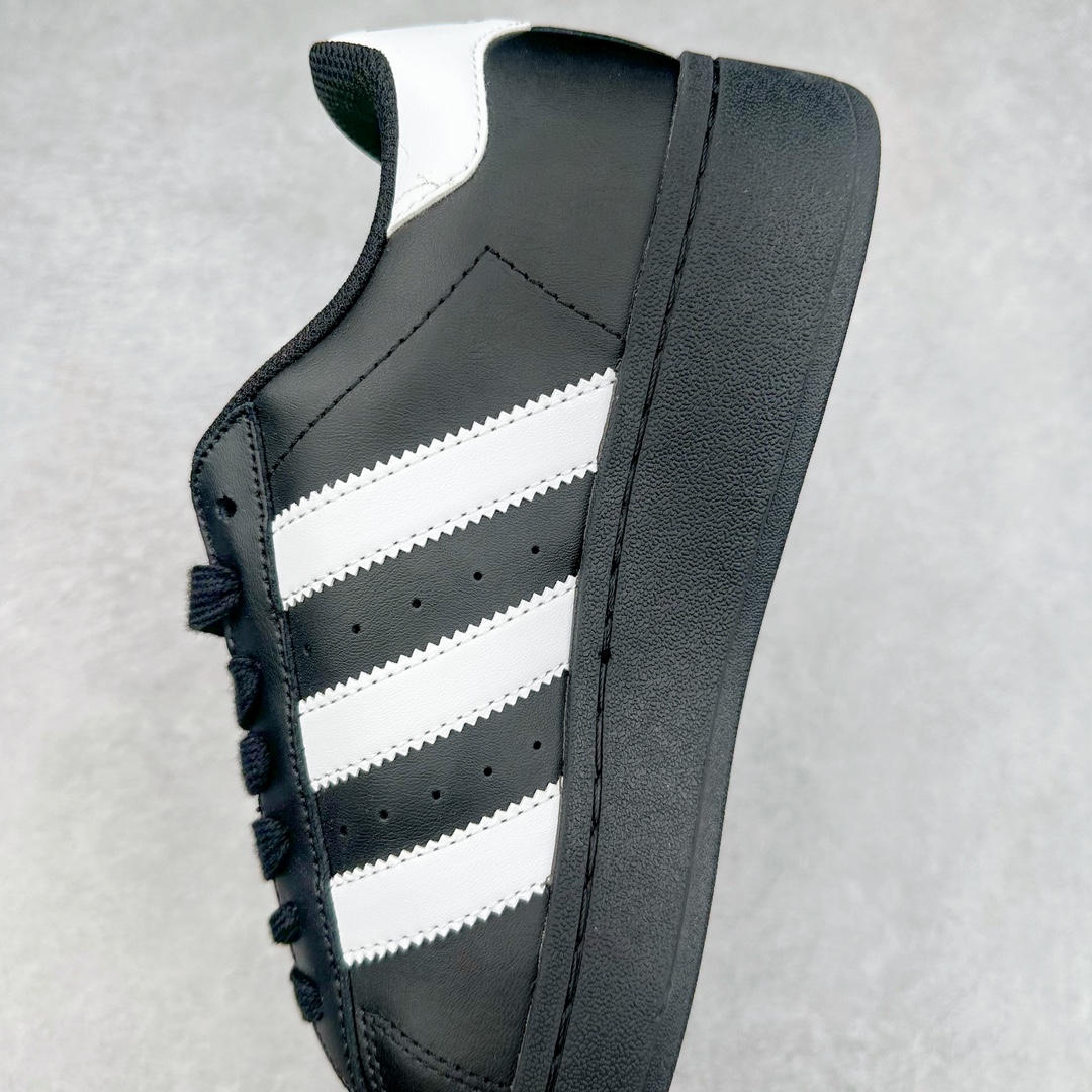 图片[7]-＃特价福利 AD Originals Superstar 经典复古贝壳头厚底板鞋 IG9777 诞生于1969年 是第一双将全皮面鞋 身与橡胶鞋头结合在一起的低帮篮球鞋 Superstar最开始 是作为高帮篮球鞋Pro Model的低帮版本而出现的 但因为其独特和醒目的橡胶鞋头造型而让大家熟知 被大家形象地称为\\\”shelltoe\\\”贝壳头 在70年代的美国职业篮球场上 接近3/4的NBA球员都将这双Superstar作为场上用鞋 80年代之后 经过不断的改良和发展 Superstar逐渐成为横跨时装、音乐、街头文化、休闲和运动等各大领域的时尚潮鞋 尺码：35.5 36 36.5 37 38 38.5 39 40 40.5 41 42 42.5 43 44 44.5 45-选品中心